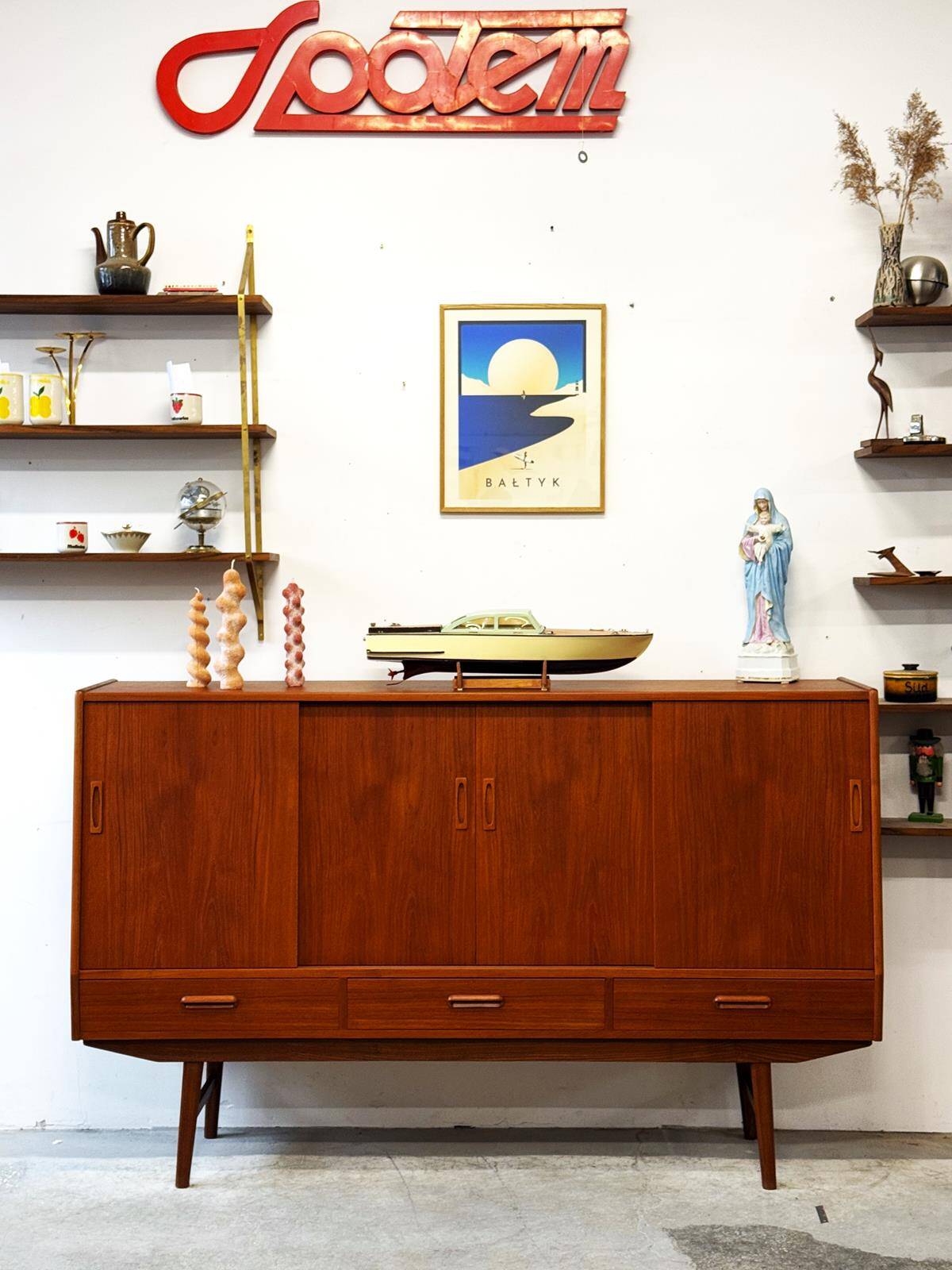 Buffet/commode en teck, Danemark années 60/70, vintage, milieu du siècle moderne