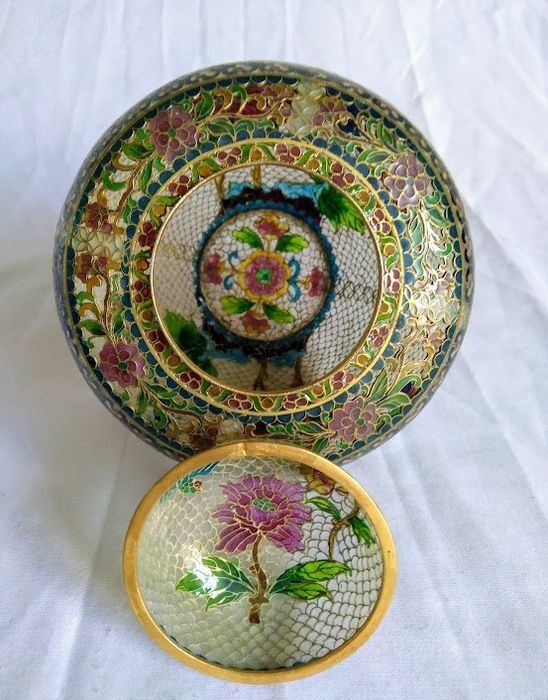 Openwork plique-à-jour enamel pot - 1920 to 1949 - China