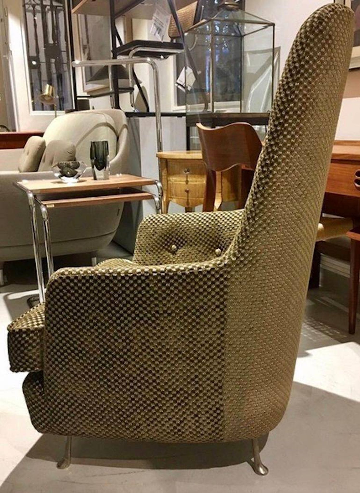 Fauteuil boutonné du milieu du siècle avec pieds en métal
