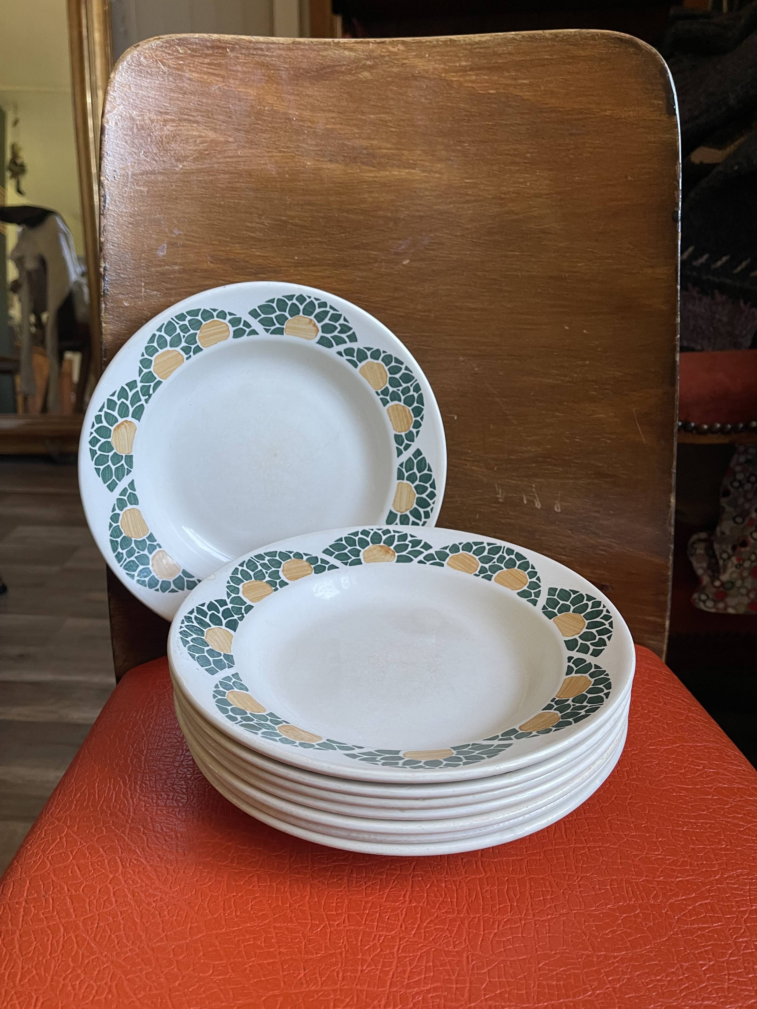 Lot of 8 Givors plates in antique earthenware.