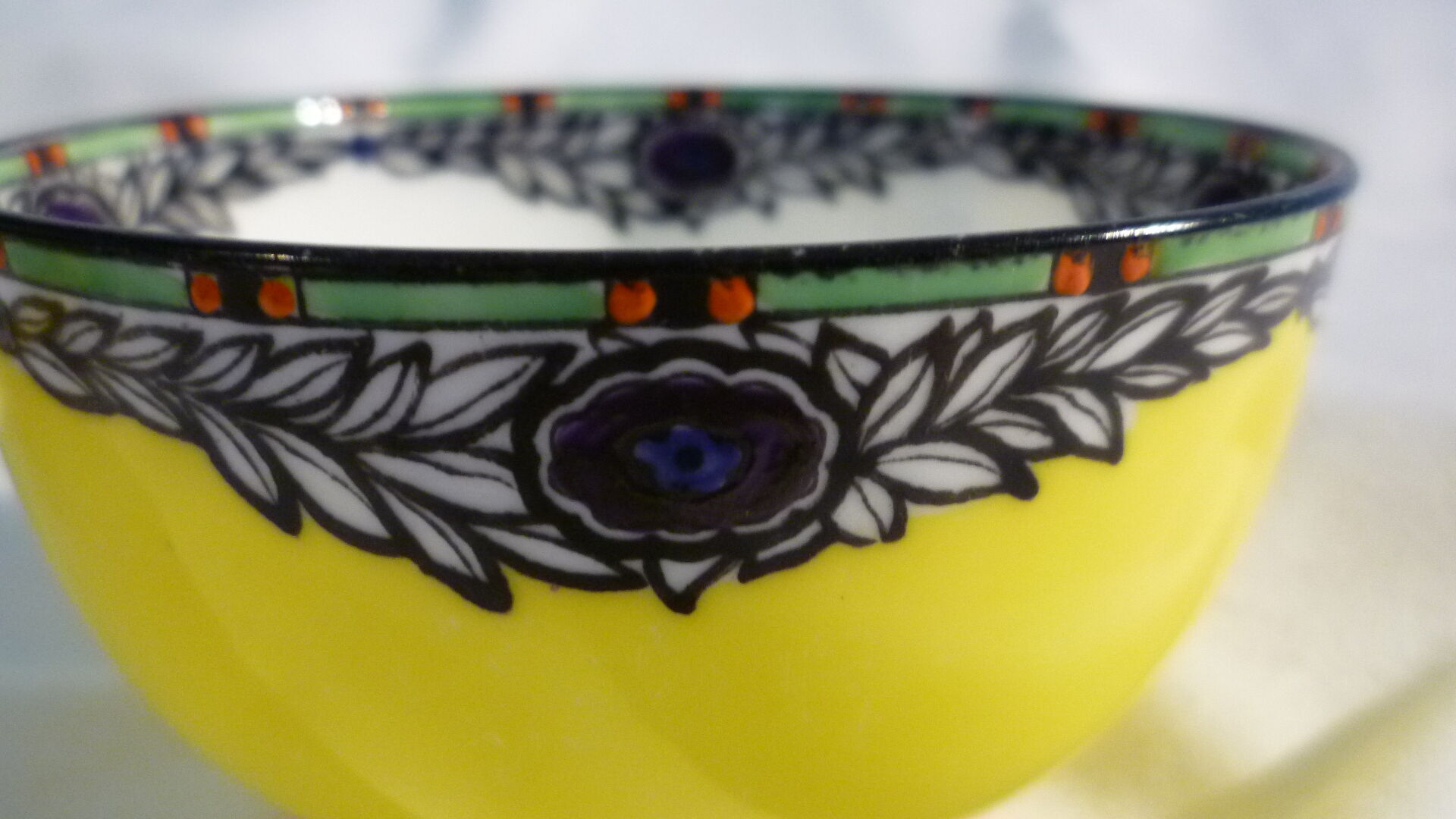Royal Worcester tea-trio 1918; 2 sets