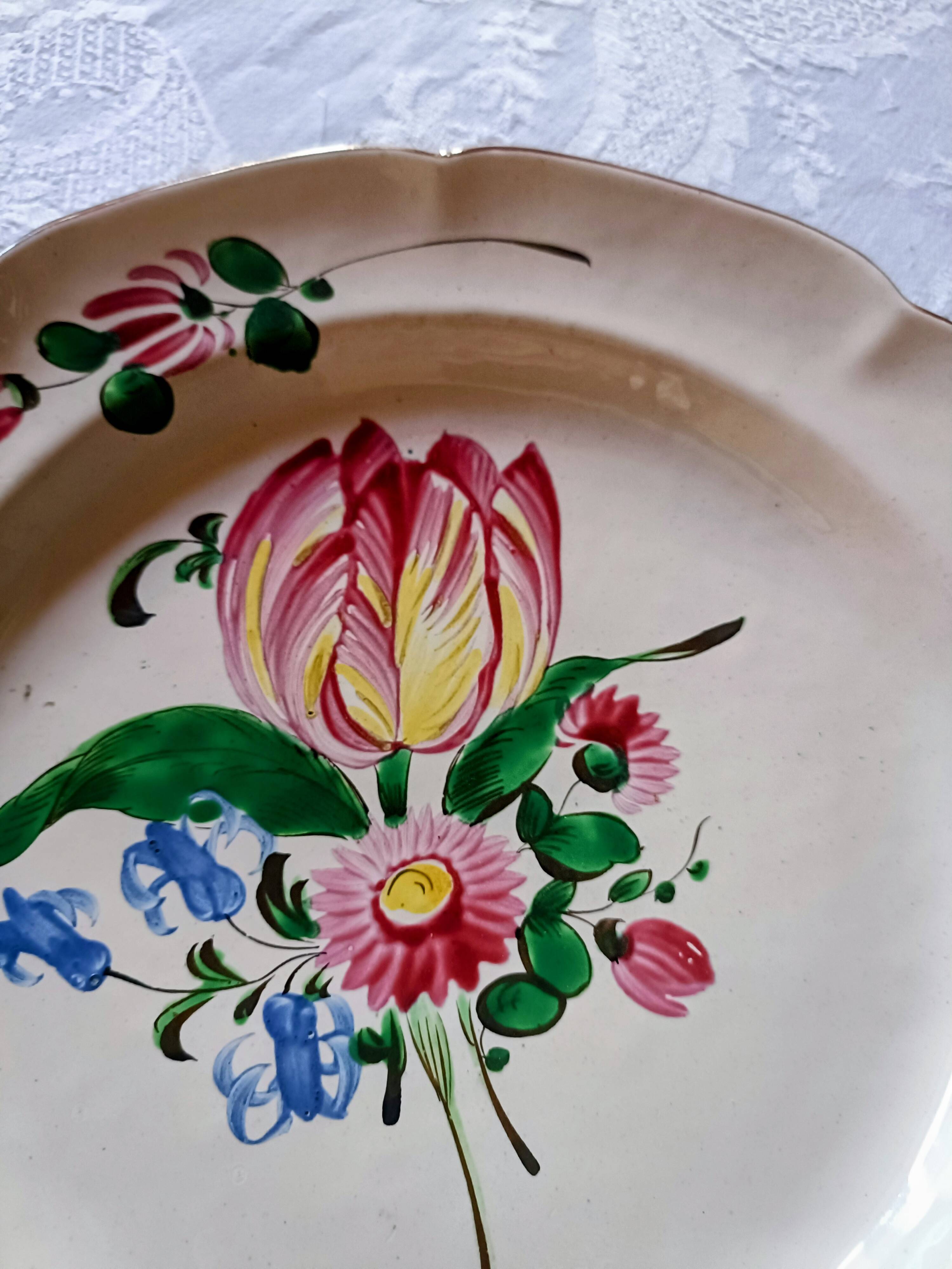 Assiette faïence de l'est St Clément décor tulipe