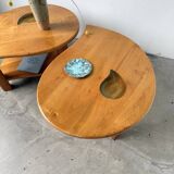 Tables basses en orme formant une goutte