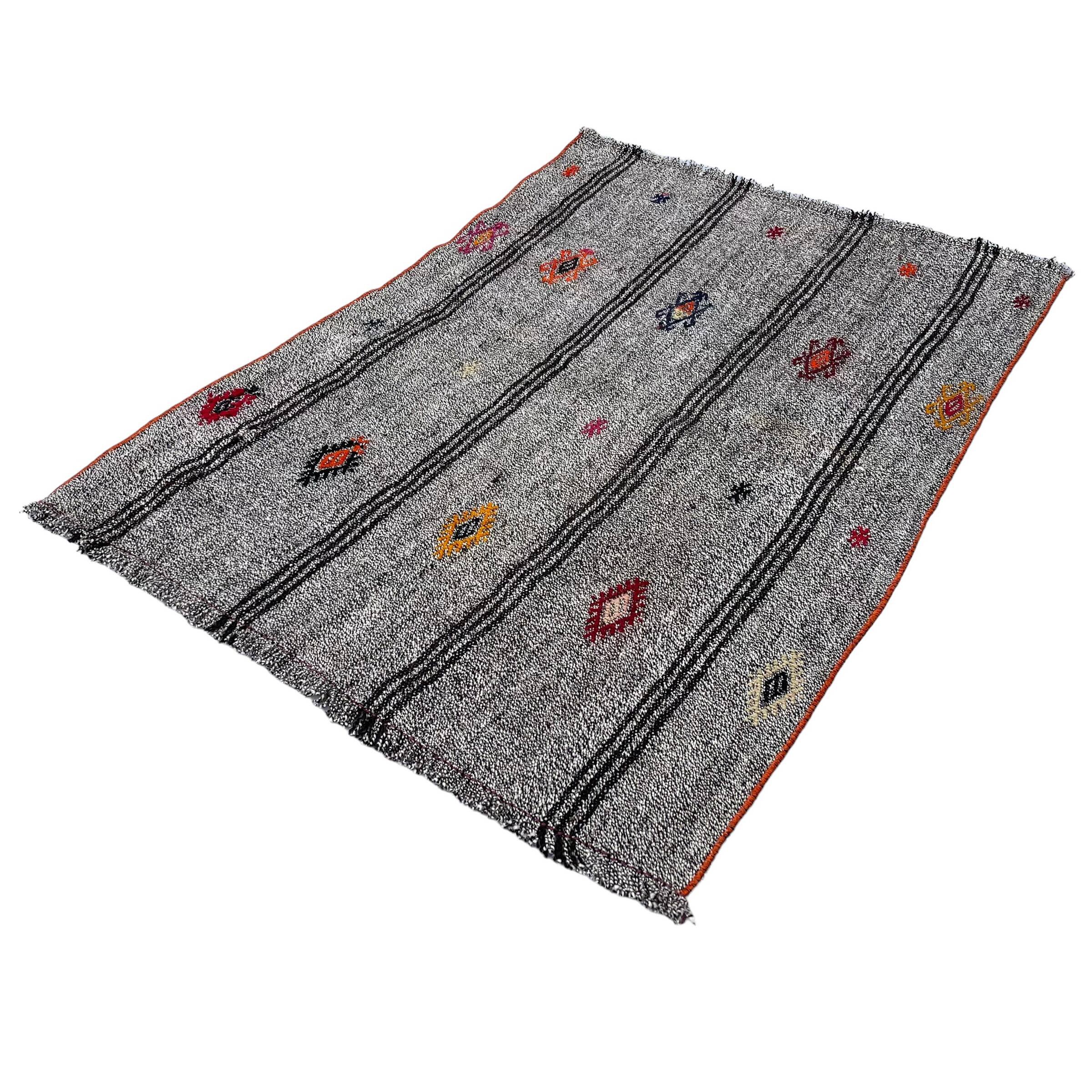 Vintage turkish kilim rug , 121x 86 cm