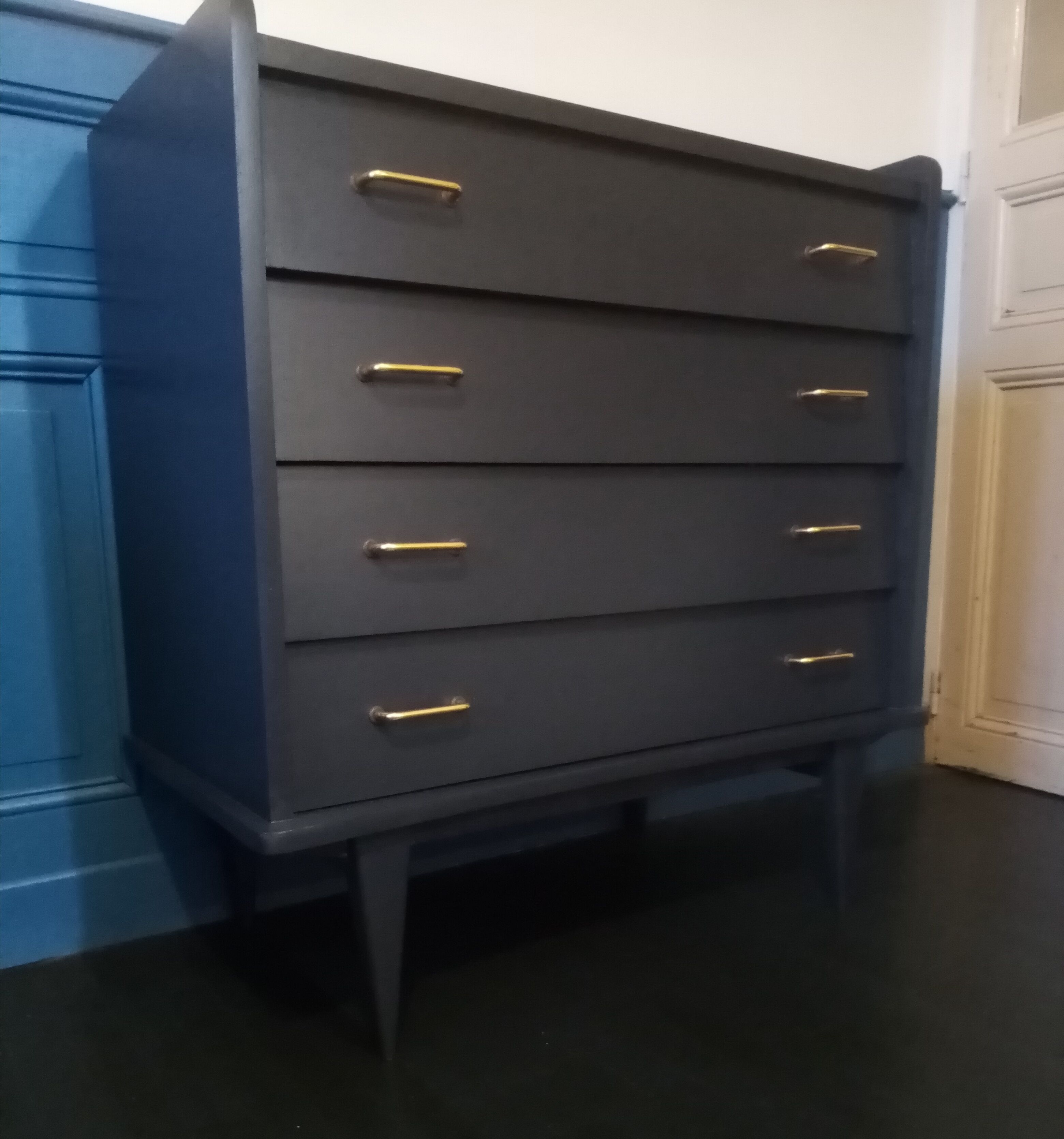 Vintage chest of drawers