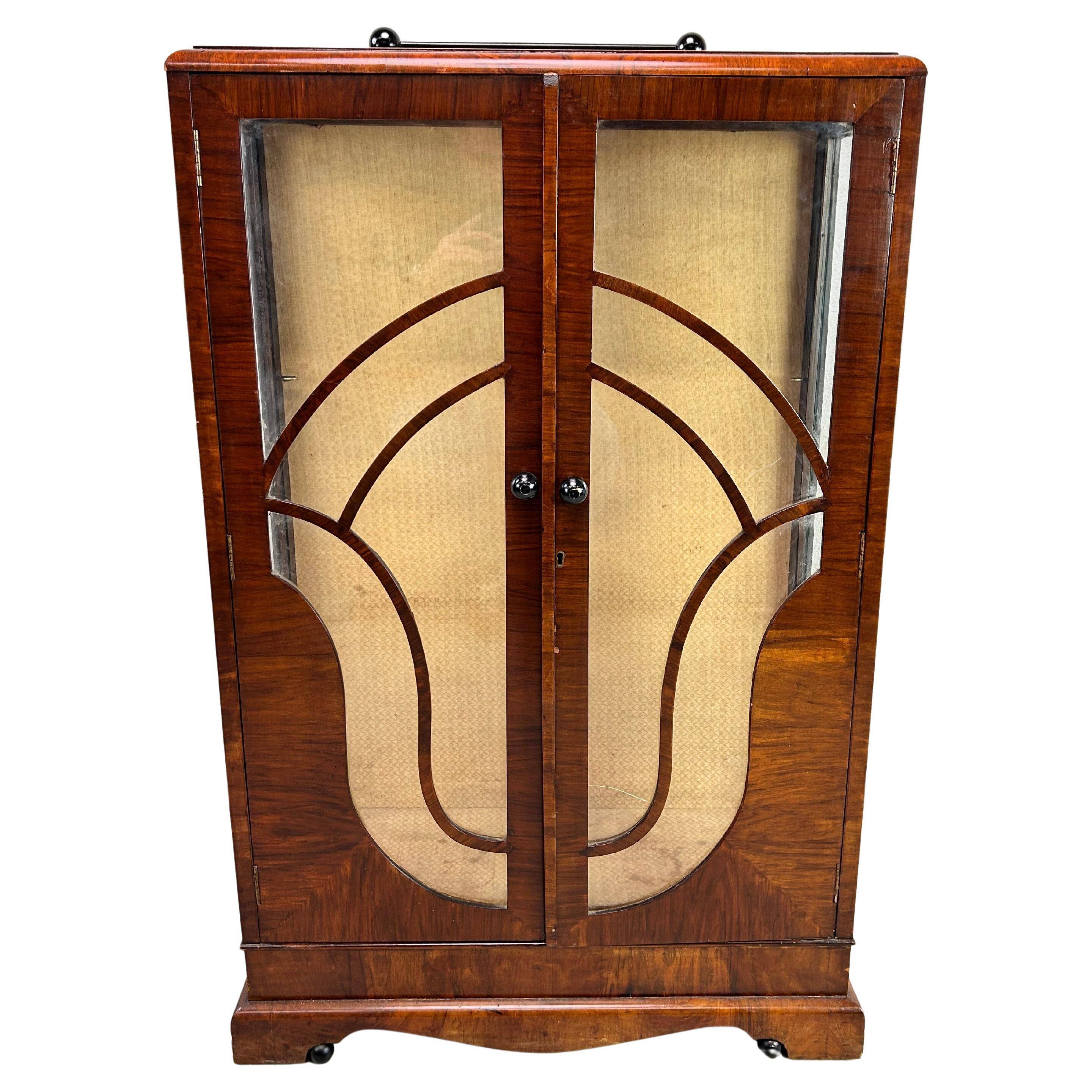 Petite vitrine art déco en noyer