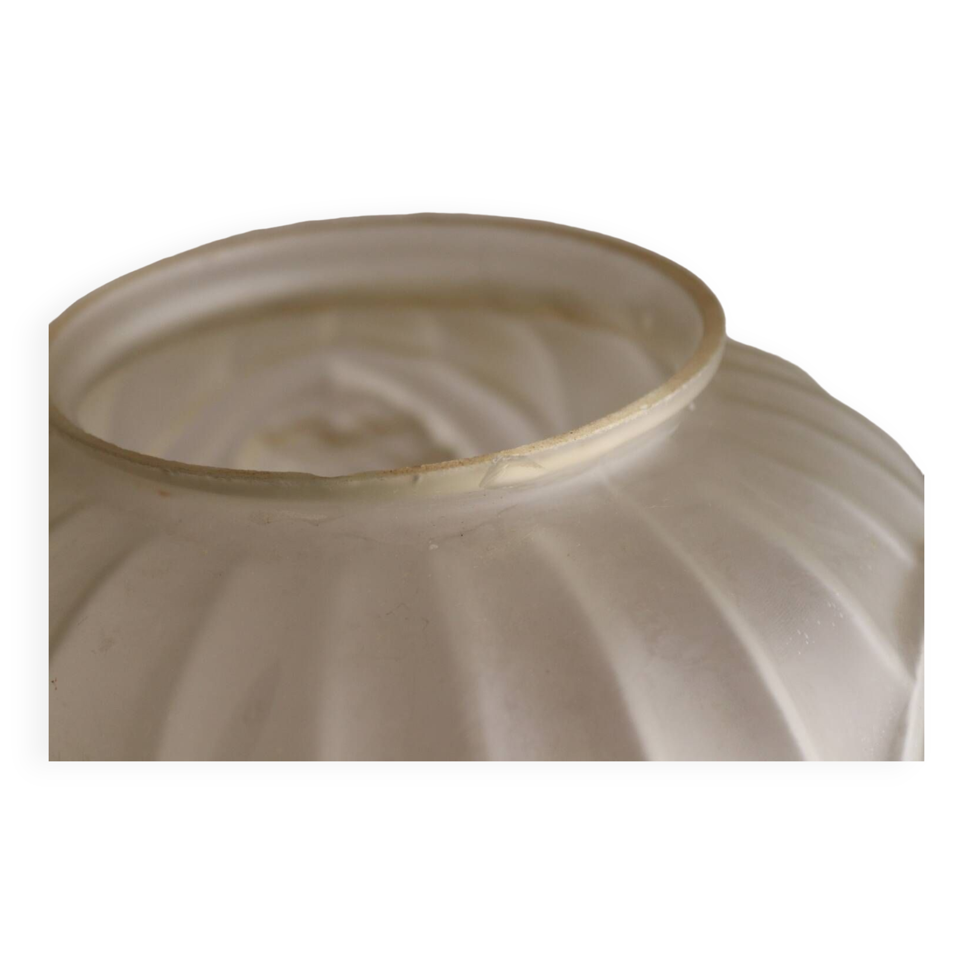 Vase boule en verre art deco aux roses