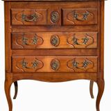 Petite commode style Louis XV