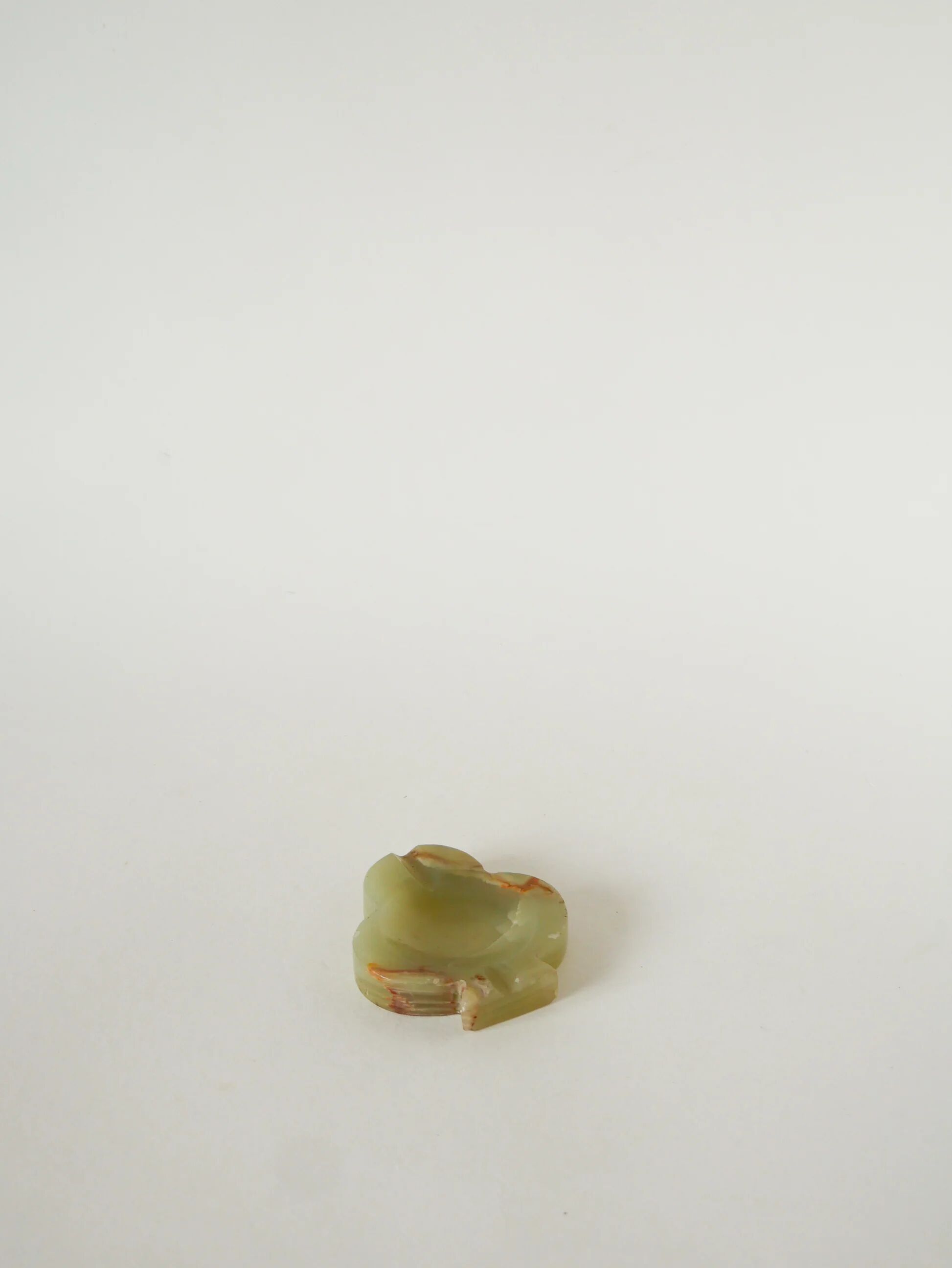 Onyx trinket tray, clover shape, green and brown, 1970.