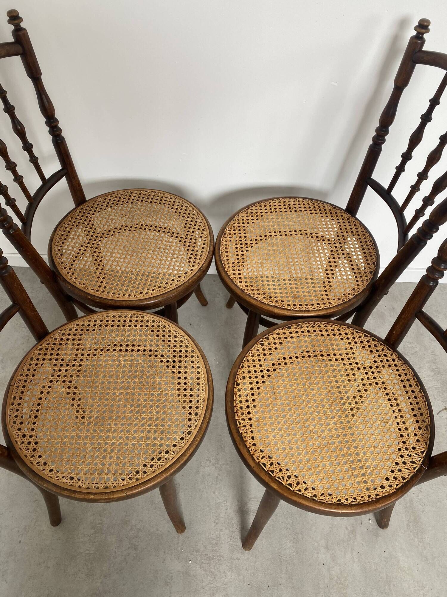 4 anciennes chaises de bistrot début 19 eme Josef Hoffmann bois cannage