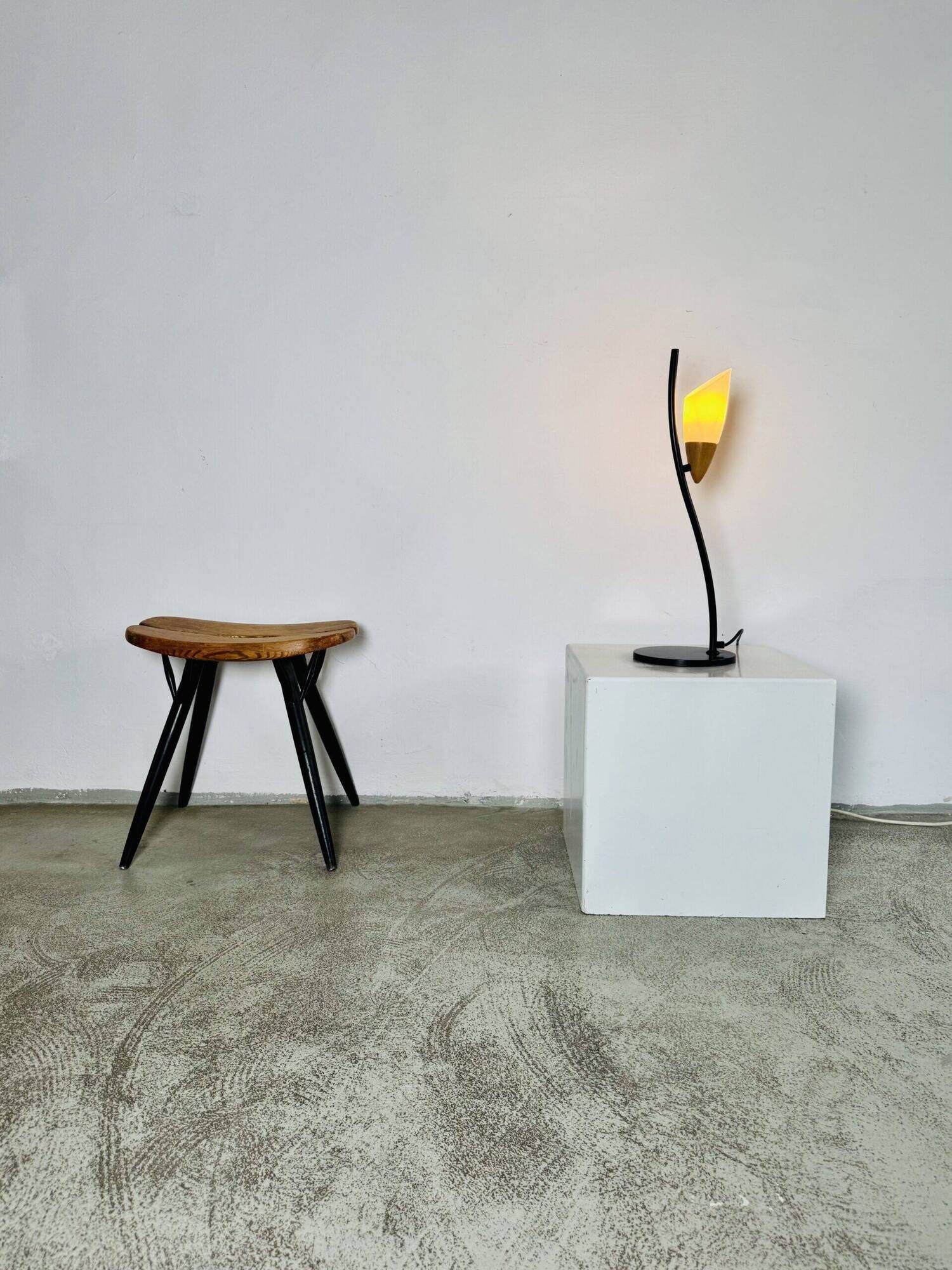 Lampe de table sculpturale postmoderne par Hala Zeist, Pays-Bas, années 1980.