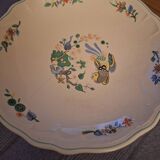Presentation dish on earthenware foot