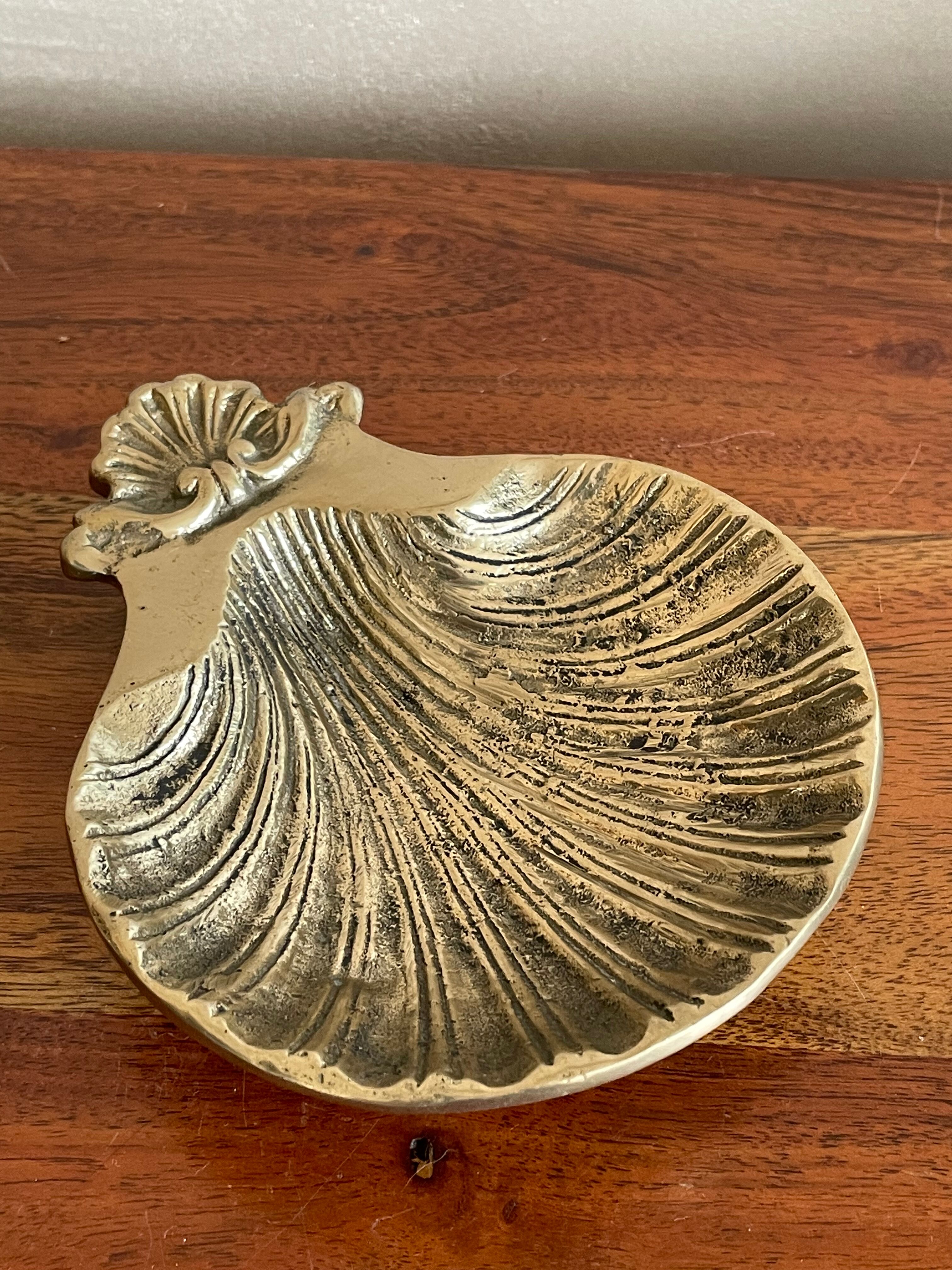Brass scallop