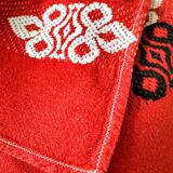 Vintage graphic red tablecloth and 8 matching napkins.