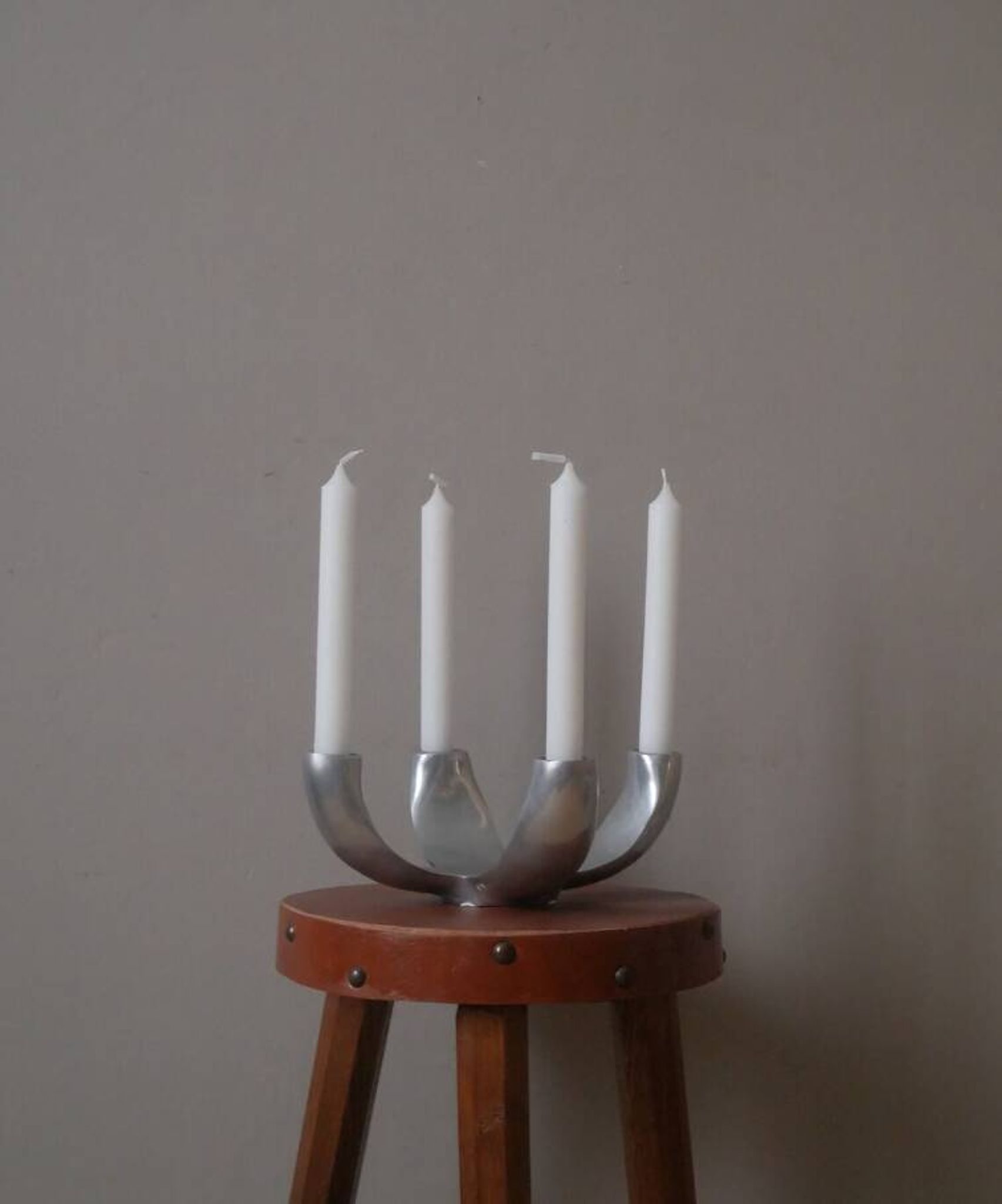 bougeoir chandelier candélabre en aluminium métal argenté objet de décoration scandinave