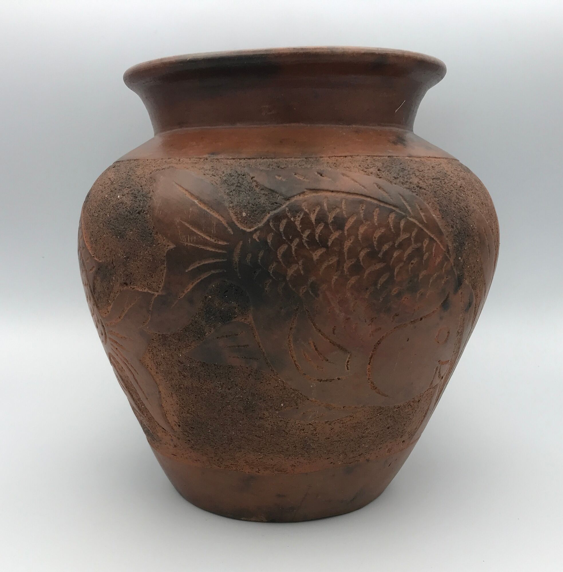 Vase or pot in brown terracotta with artistic decoration of fish.