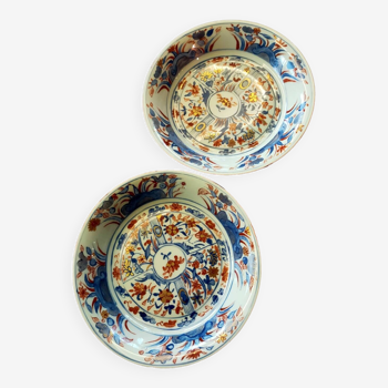 Paire d'assiettes en porcelaine