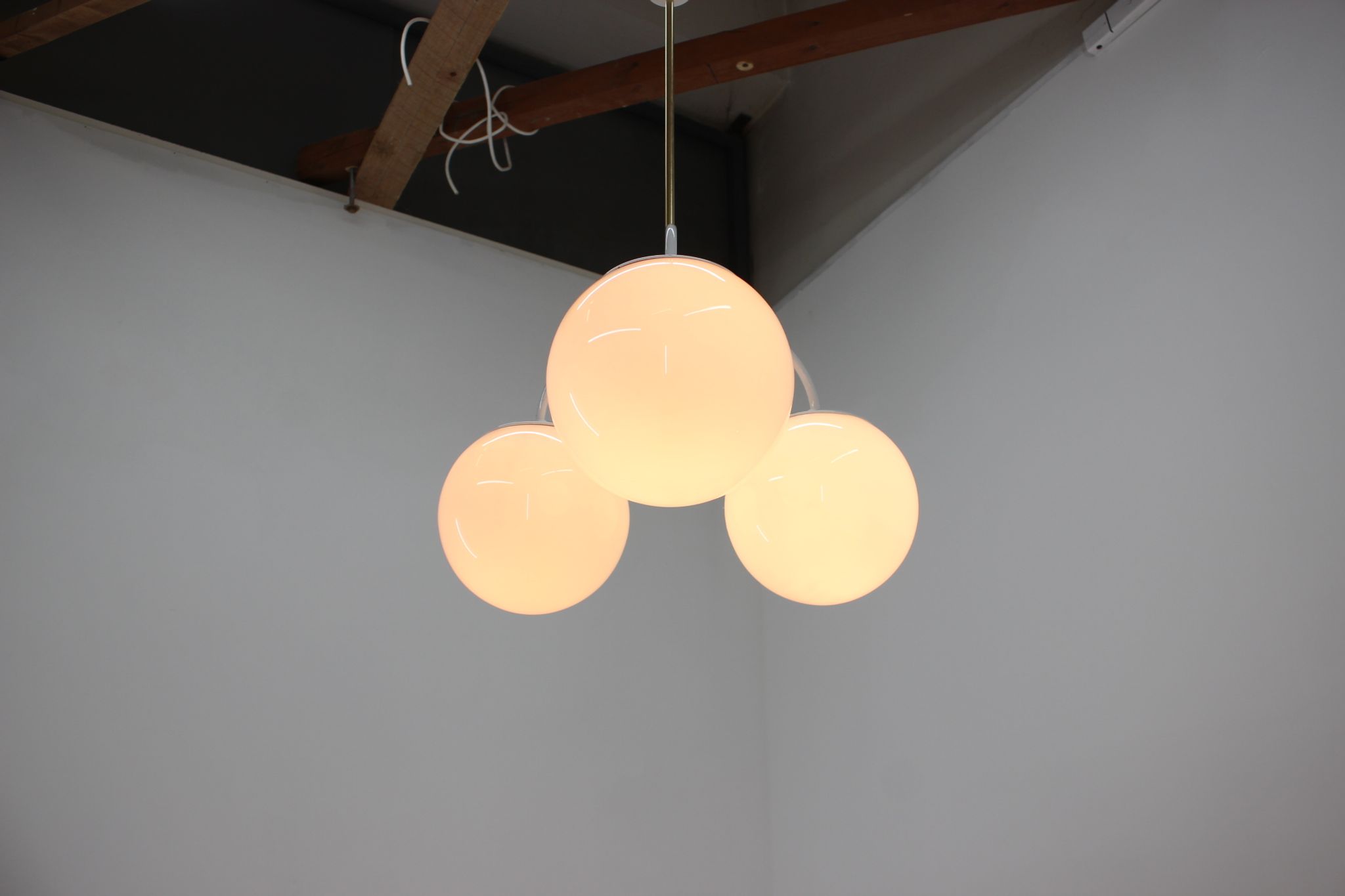 Lustre blanc du milieu du siècle Kamenický Šenov, années 1970.