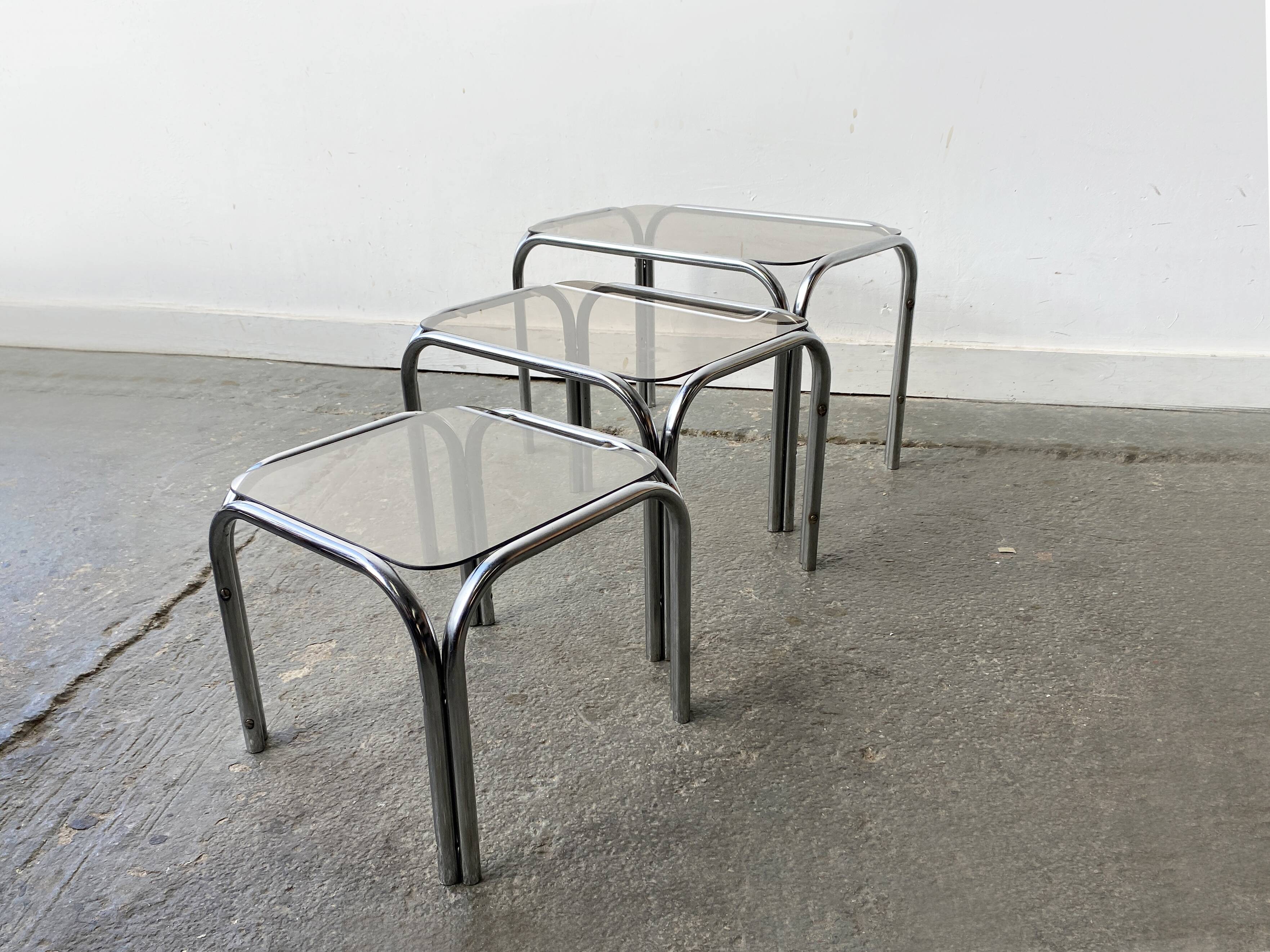1970s Mid-Century modern tubular chrome and smoked glass nesting tables