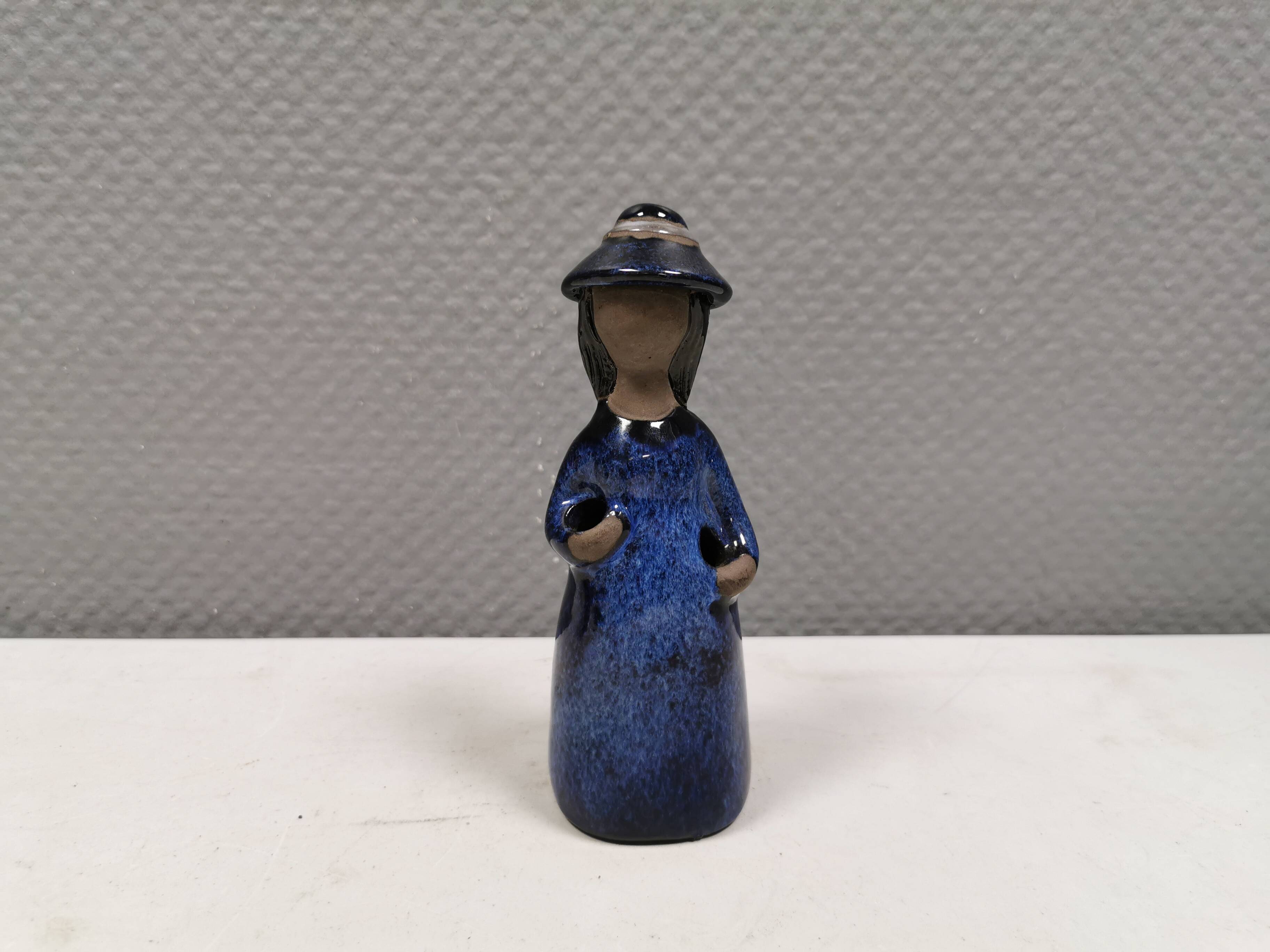 Beautiful vintage ceramic lady figurine by Elsi Bourelius Sweden 1980s