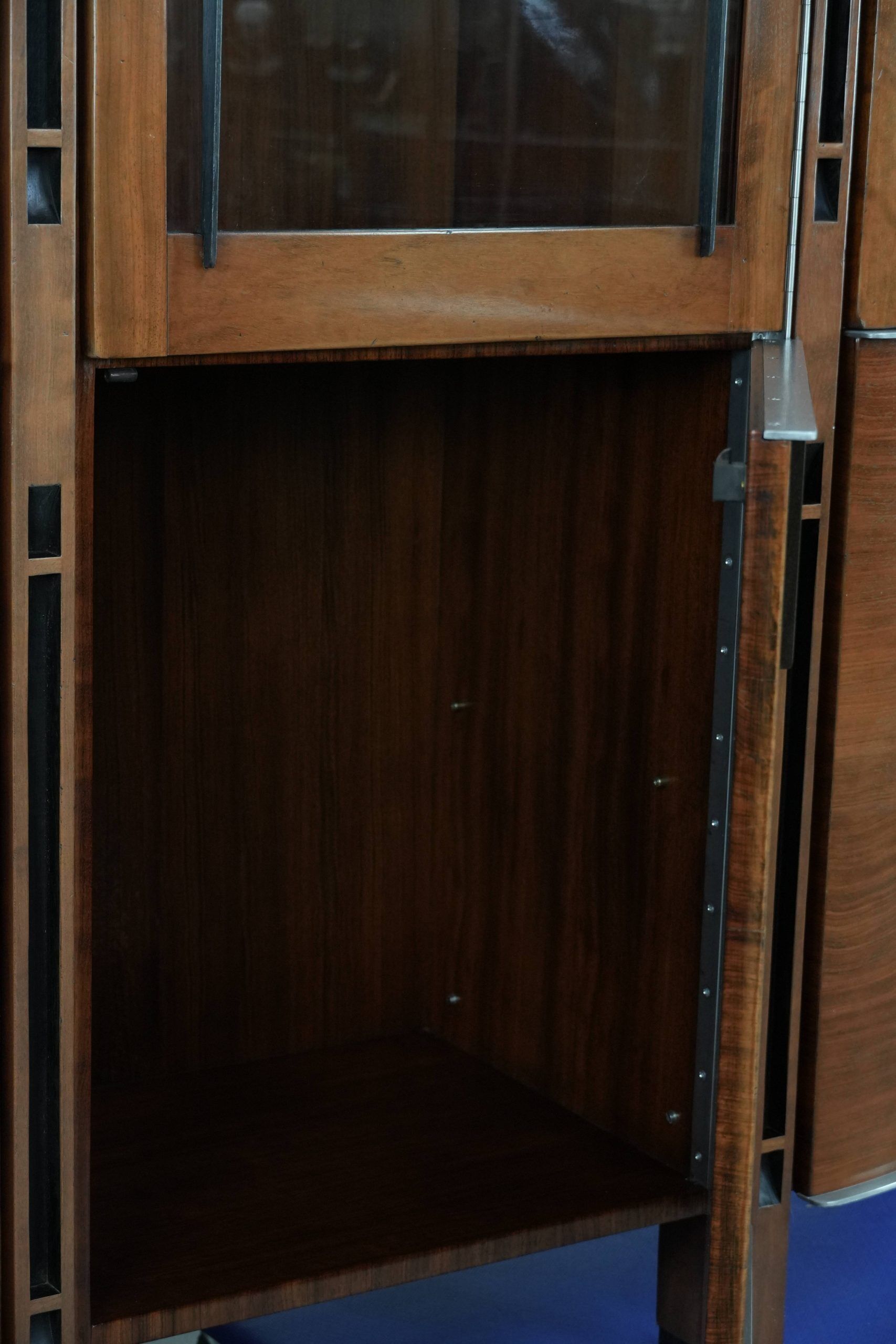 Grand meuble vitrine Art Déco / buffet avec éclairage de luxe