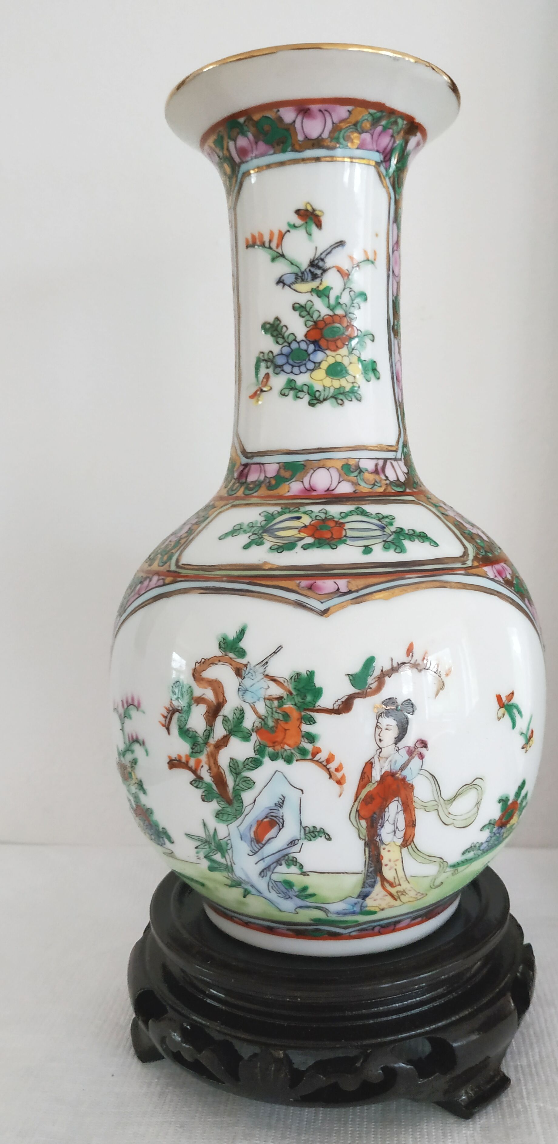 Chinese vase with its original box