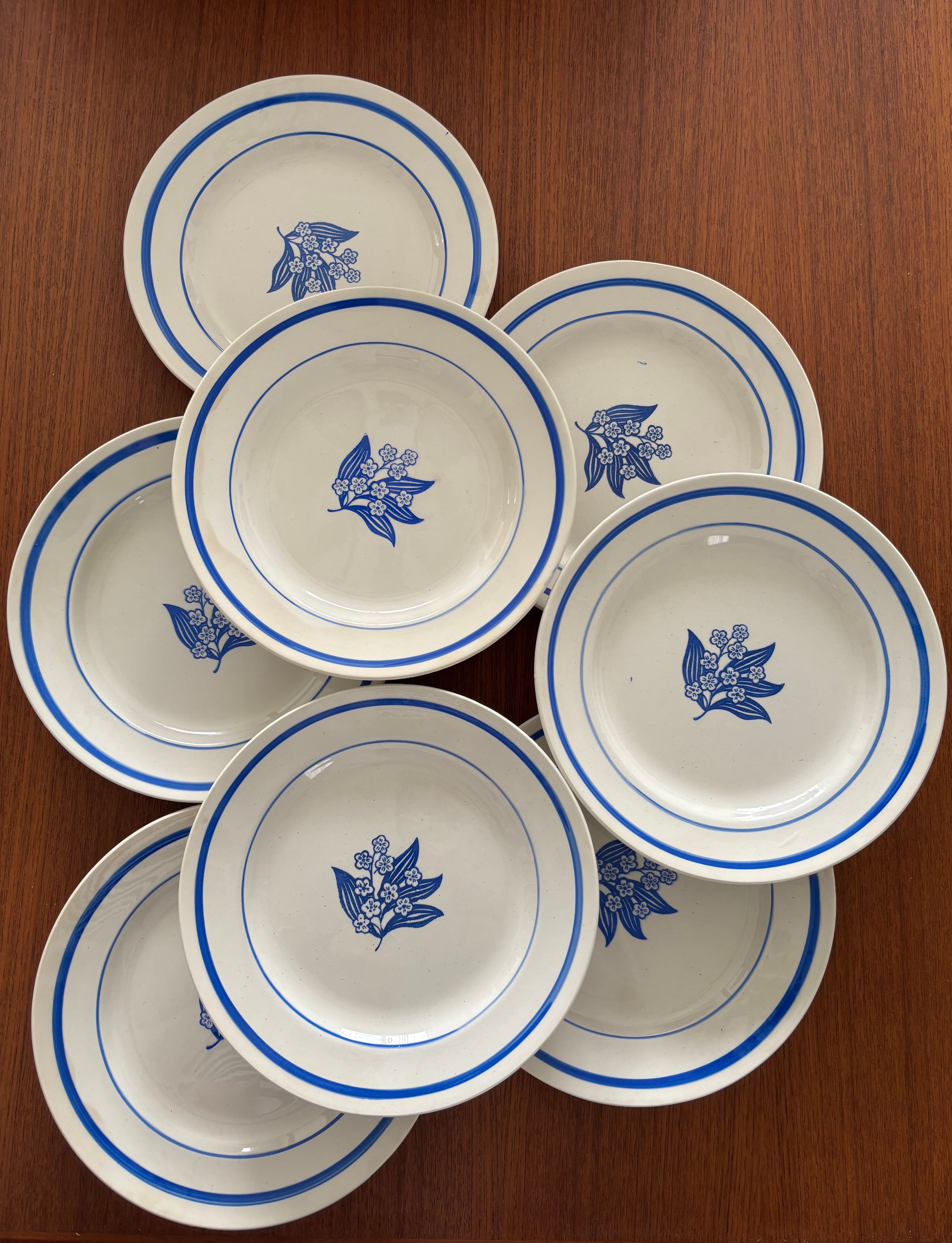 Set of 8 vintage flat plates in earthenware with blue flowers – Tableware