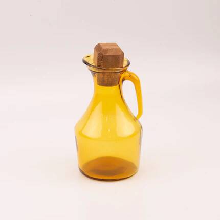 Carafe vintage en verre ambré avec anse