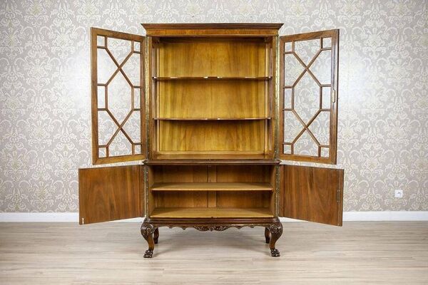 Vitrine en bois et placage d'acajou Chippendale, années 1930