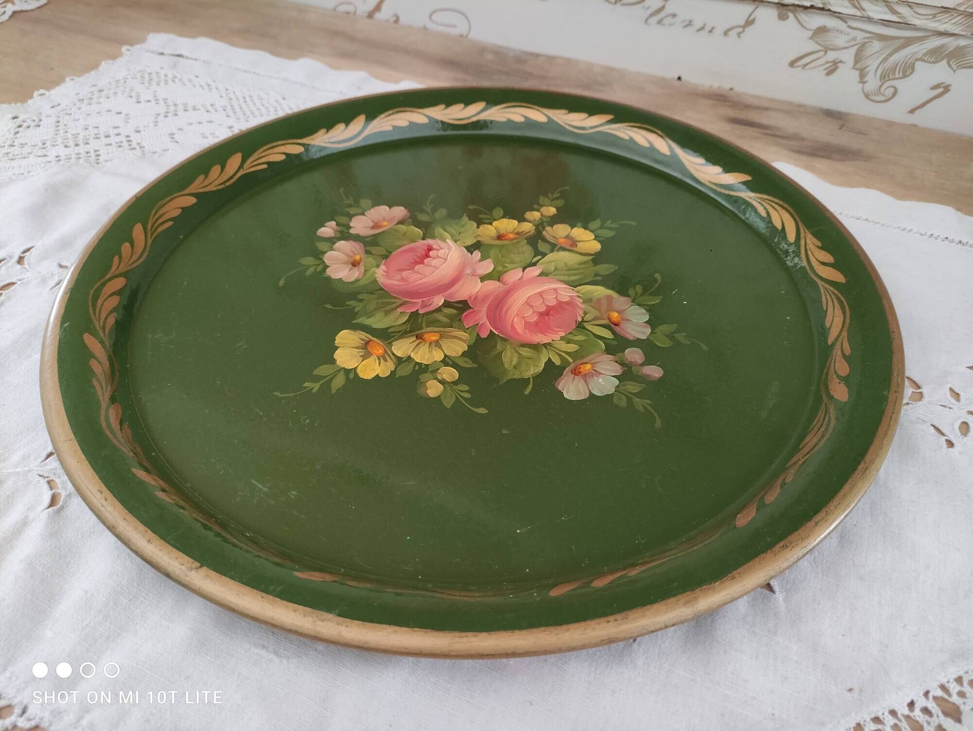 Russian tray in hand-painted sheet metal decoration old pink twigs and gilded border