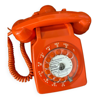 Téléphone à cadran orange vintage