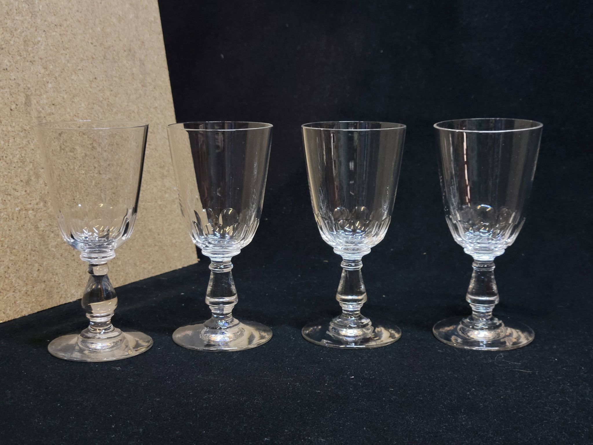4 anciens verres a vin en cristal taillé baccarat ? saint louis ?