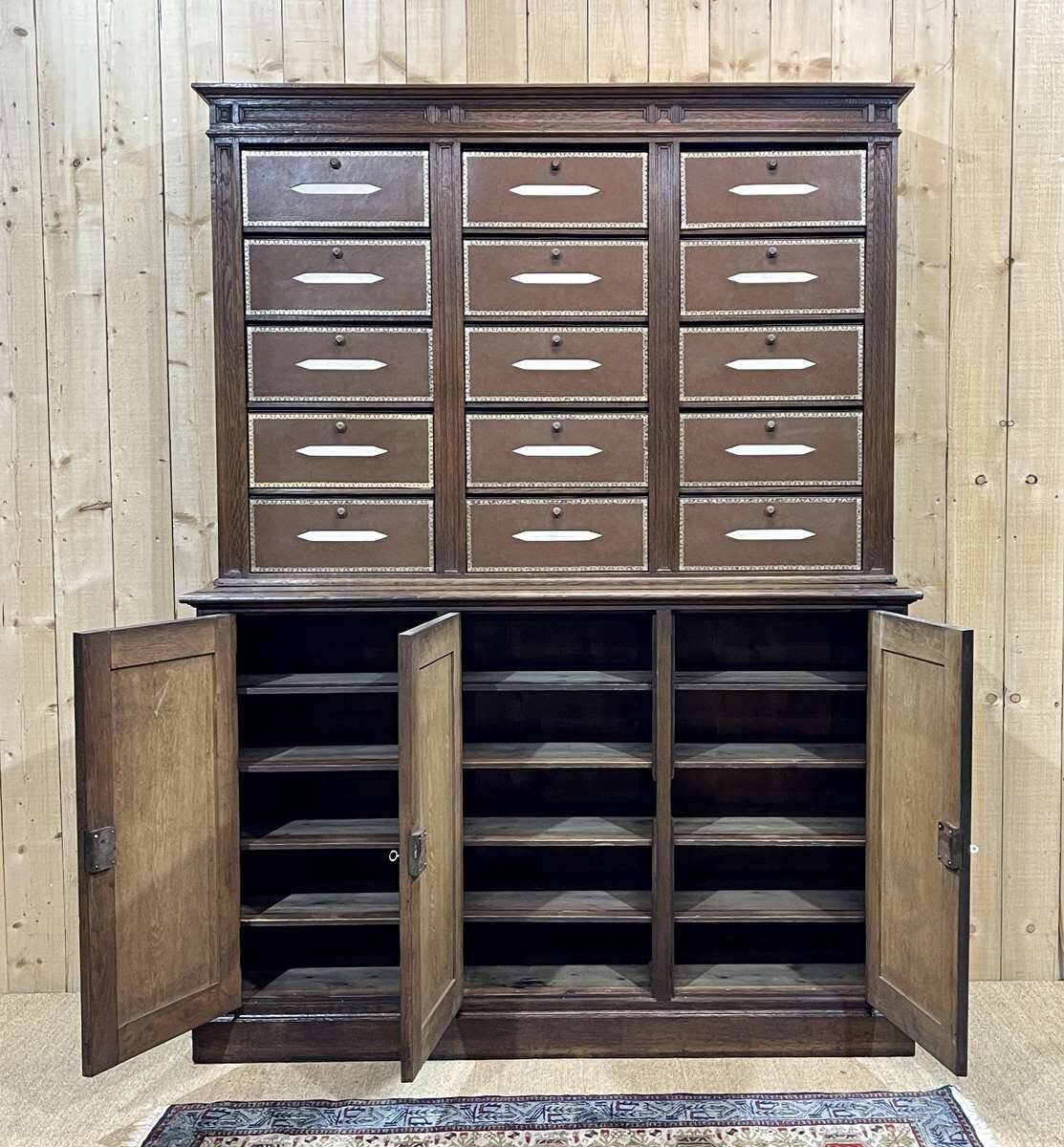 Notary's furniture from the early 20th century in oak with its cardboard box.