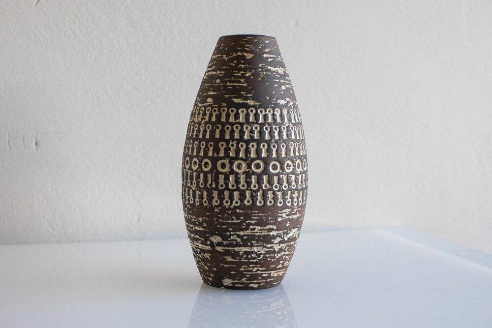 Brutalist Scandinavian modernist ceramic vase by Mari Simmulson for Upsala Ekeby, Sweden, 1970s.