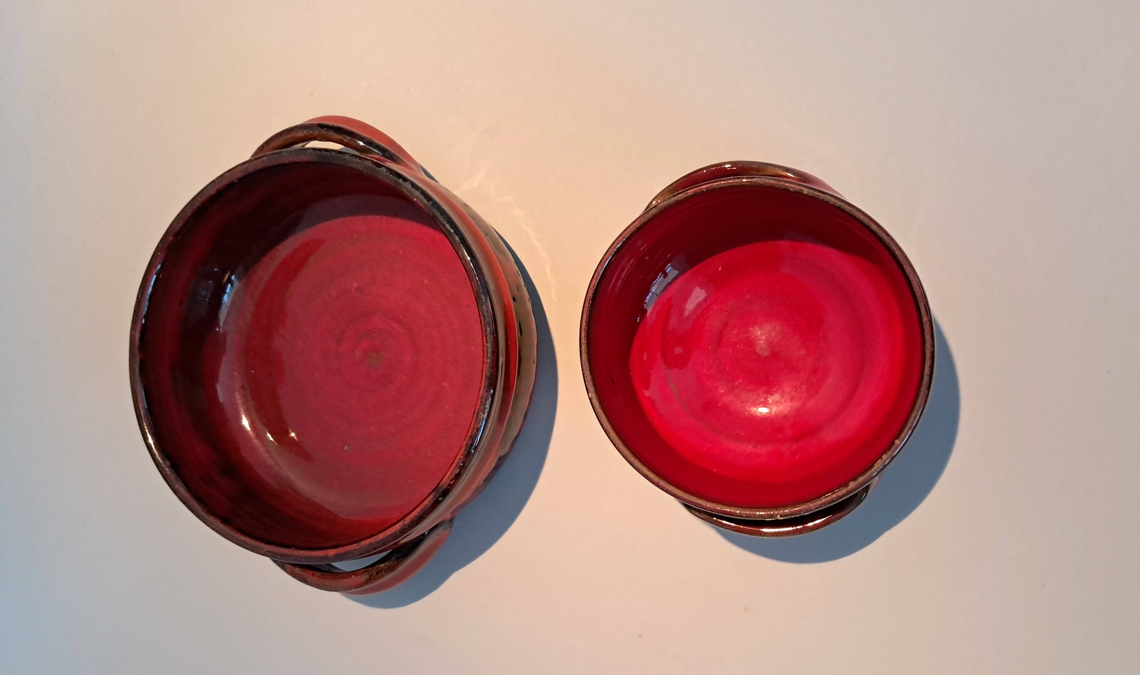 Red ceramic pieces by Gérard Hoffman (1917/1965).