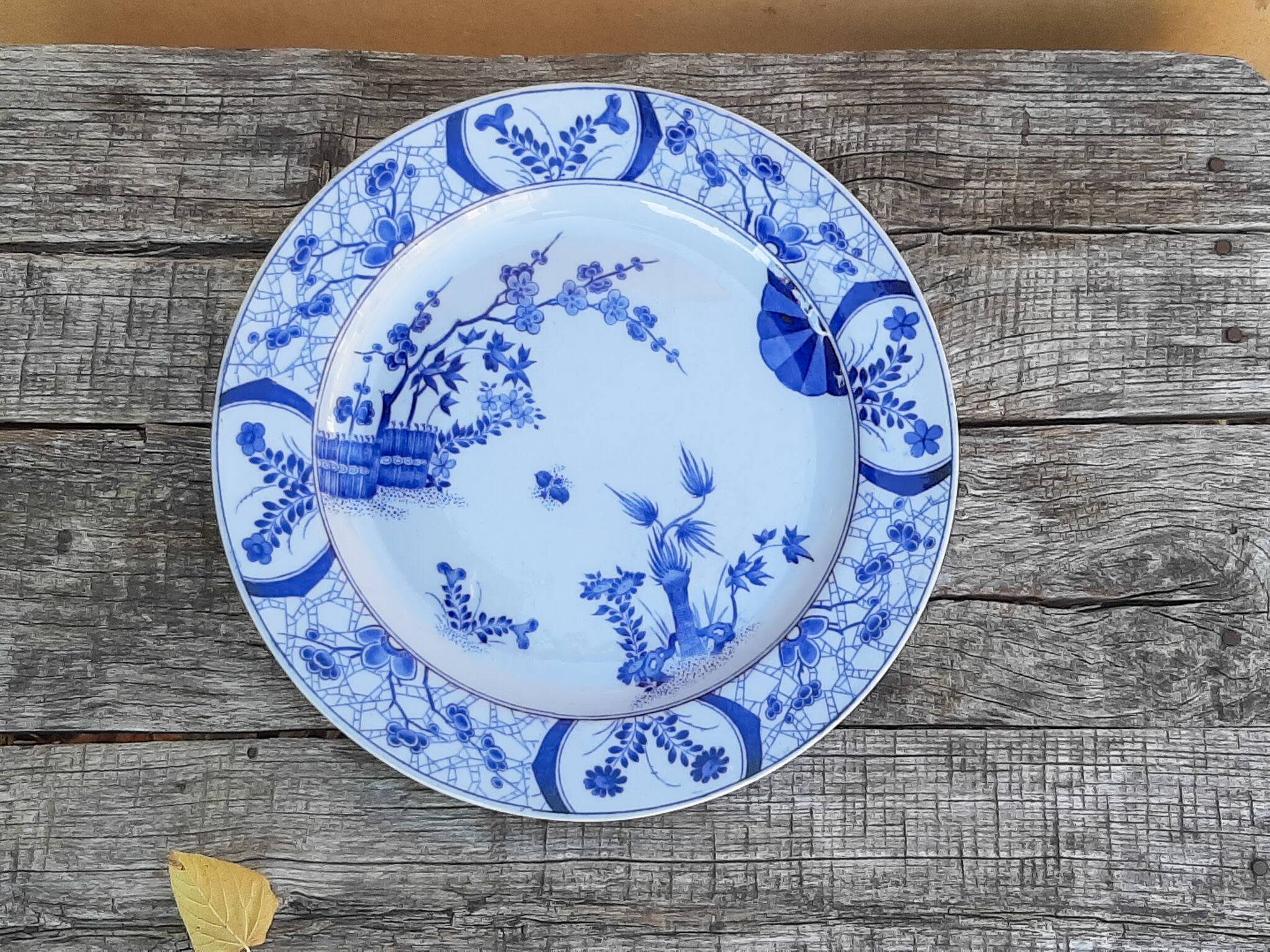 Plat en faïence de Creil et Montereau modèle Japon