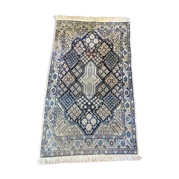 Carpet from the Irian region, 20th century, made of wool and silk.