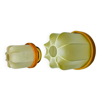 Paire d'appliques "cocoon", résine et pin, Italie, 1970