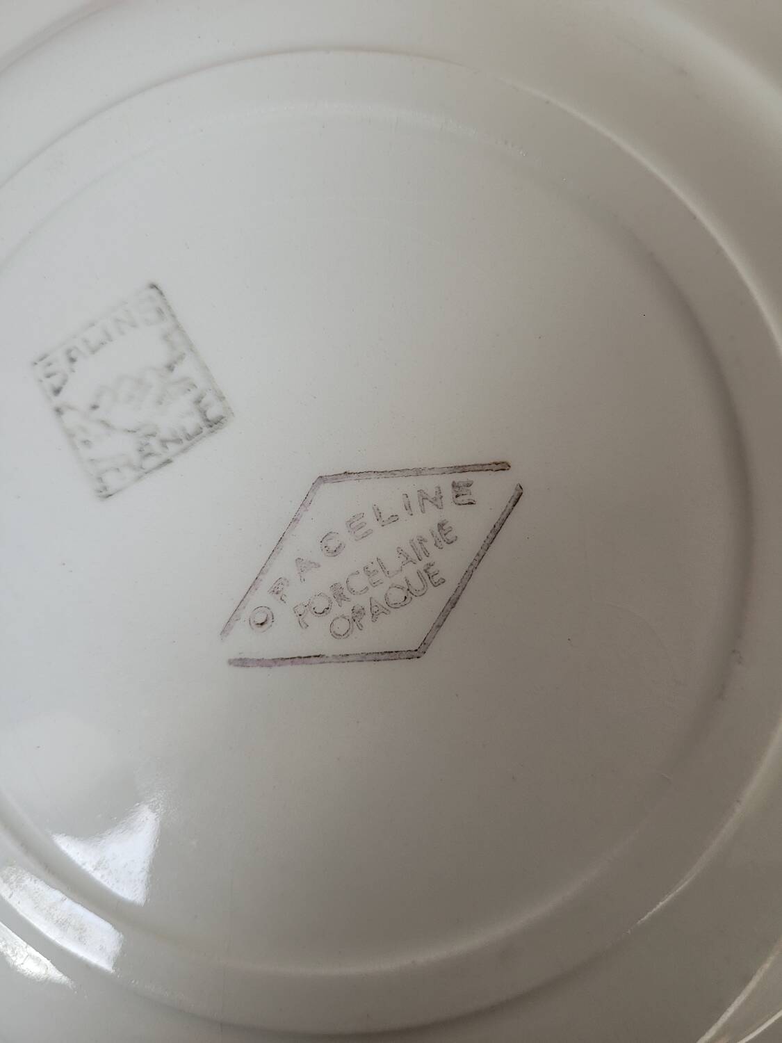 Lot n°2 of 5 Opaceline dessert plates from Salins