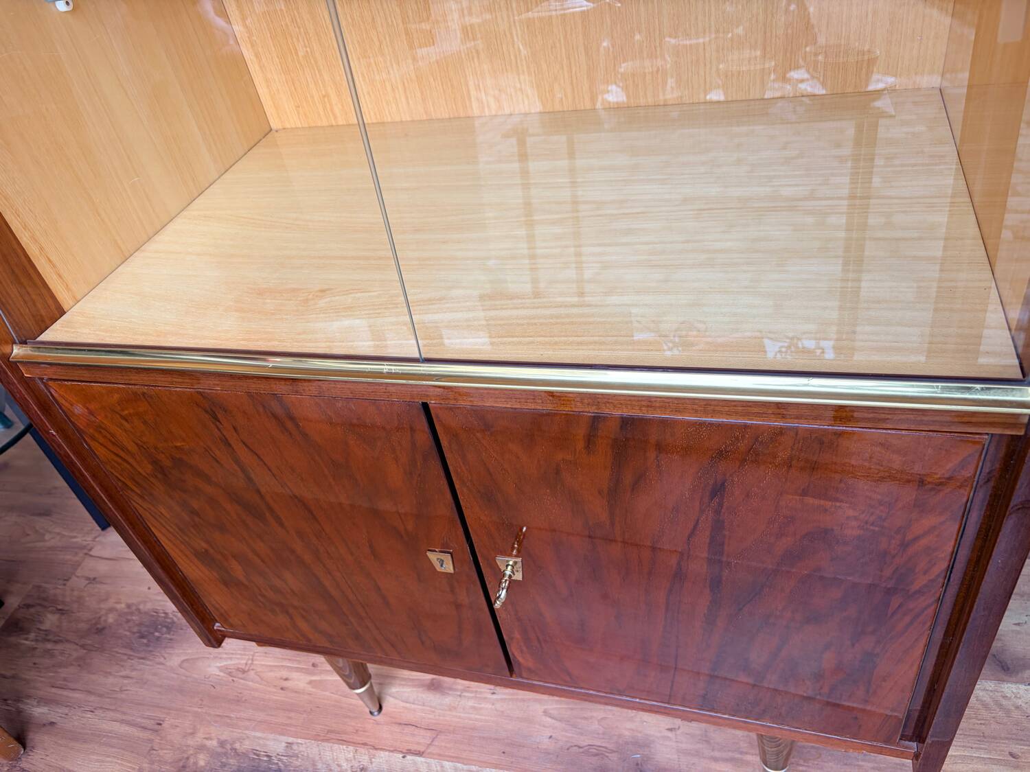 Display cabinet Maison Capelle, France 1960s