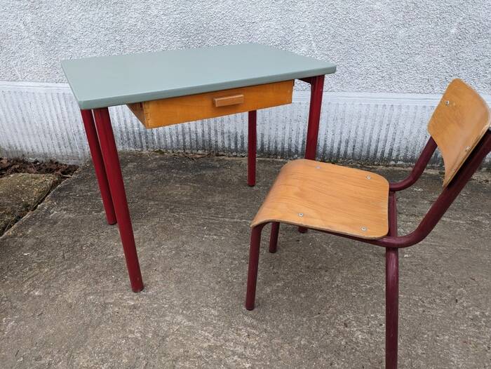 Desk and chair set (kindergarten)