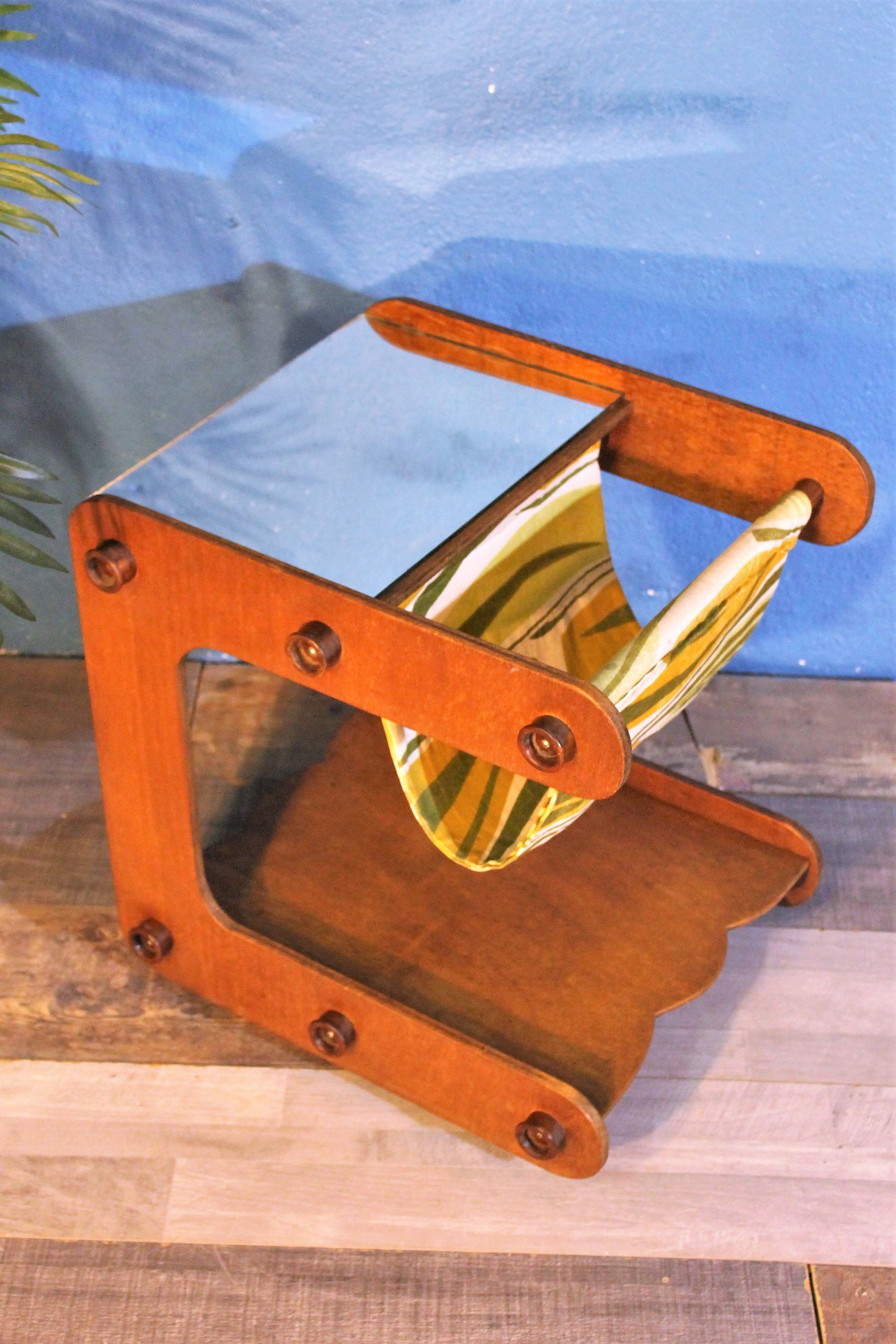 Bout de canapé / porte revue 1960s