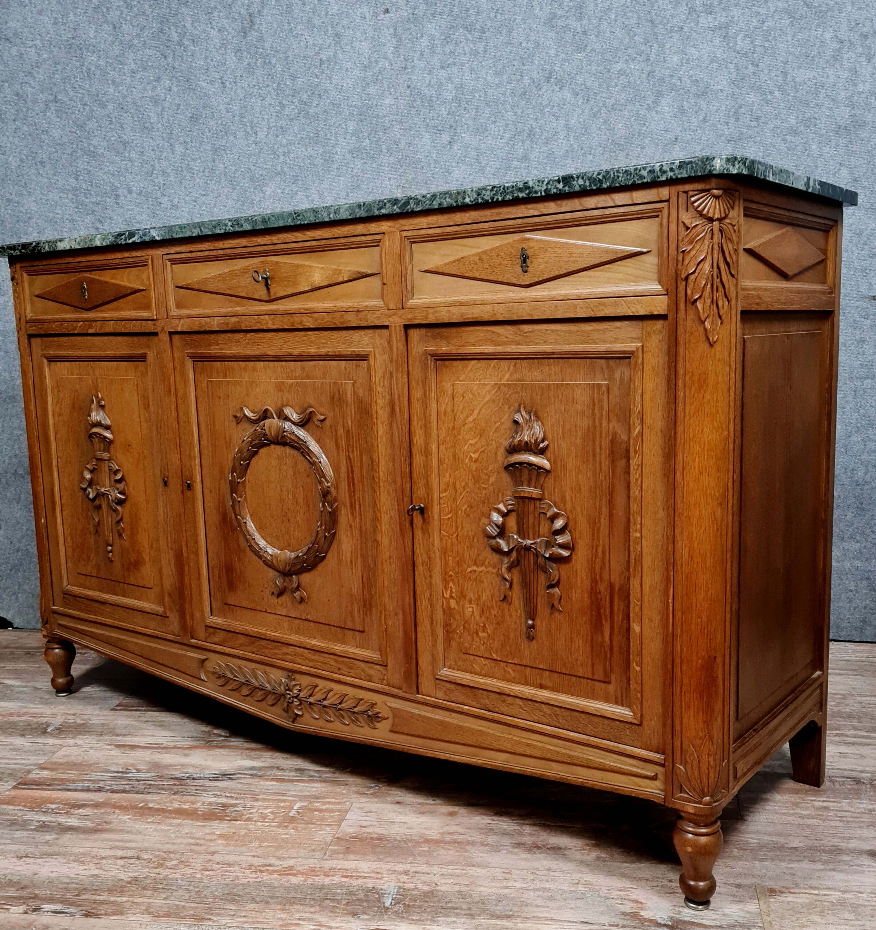 Important buffet in empire row in oak with blond patina around 1900