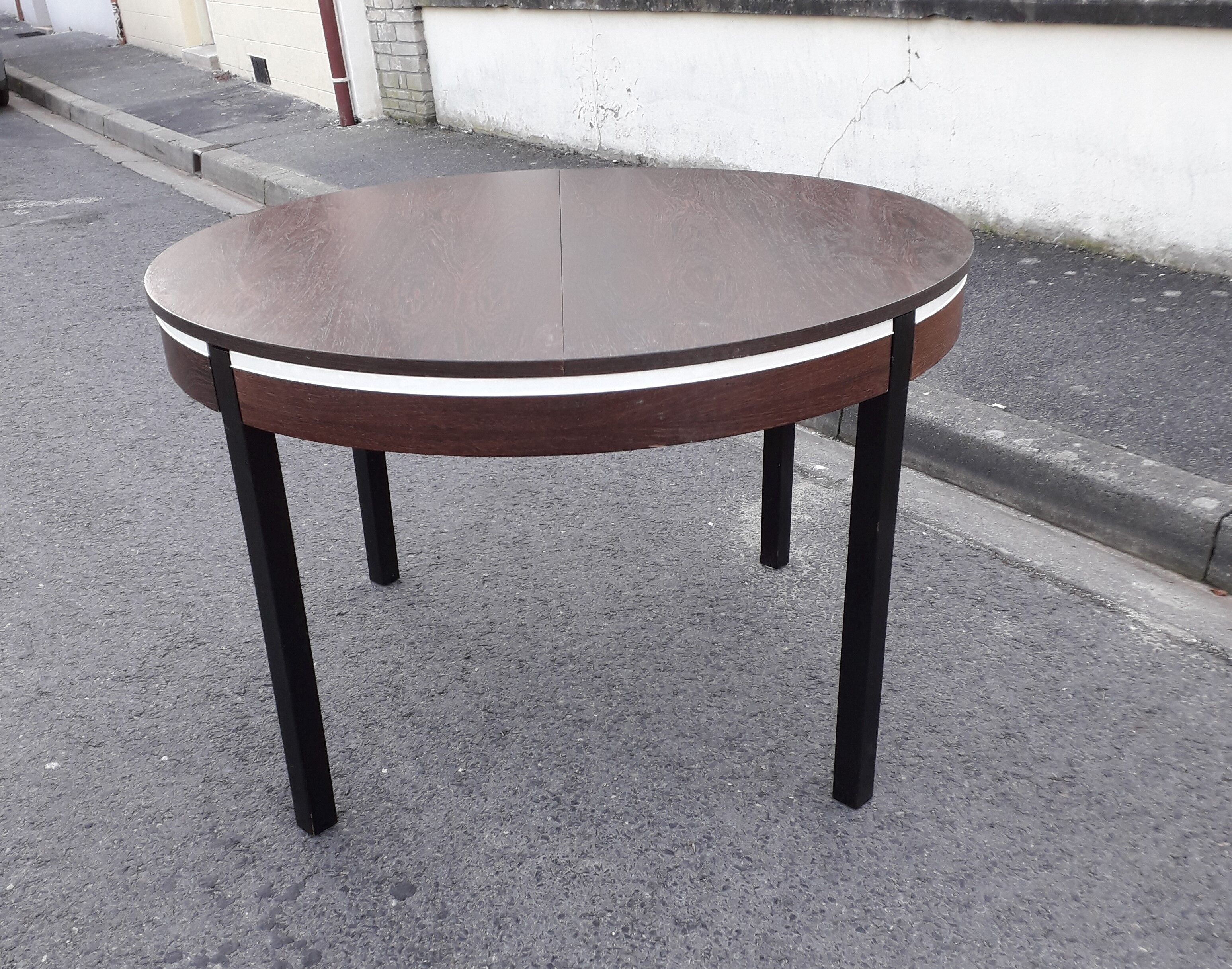 Round table expandable years 70