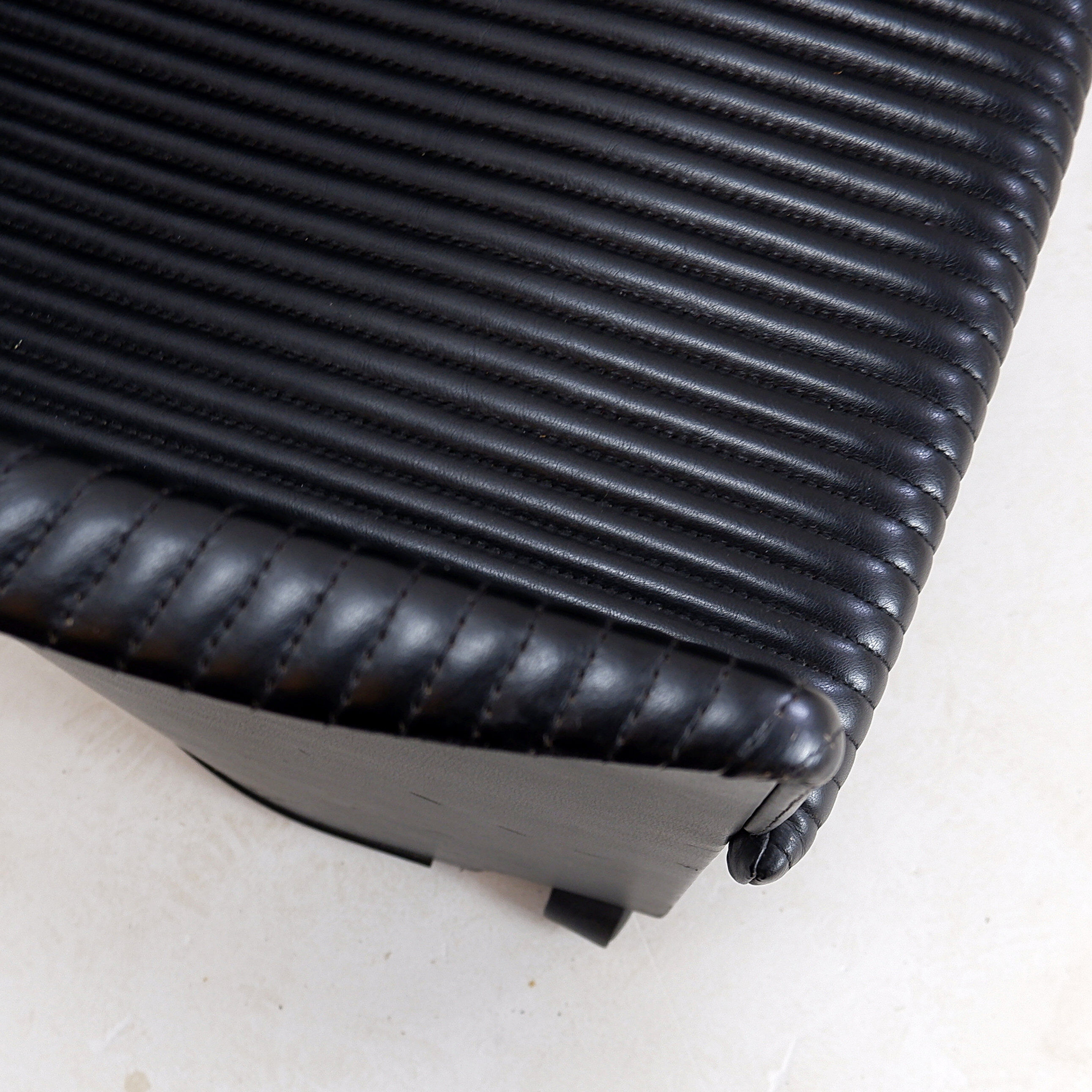 Pair of Artona armchairs in black leather by Afra and Tobia Scarpa for Maxalto