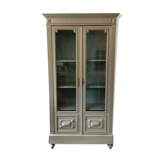 Old showcase