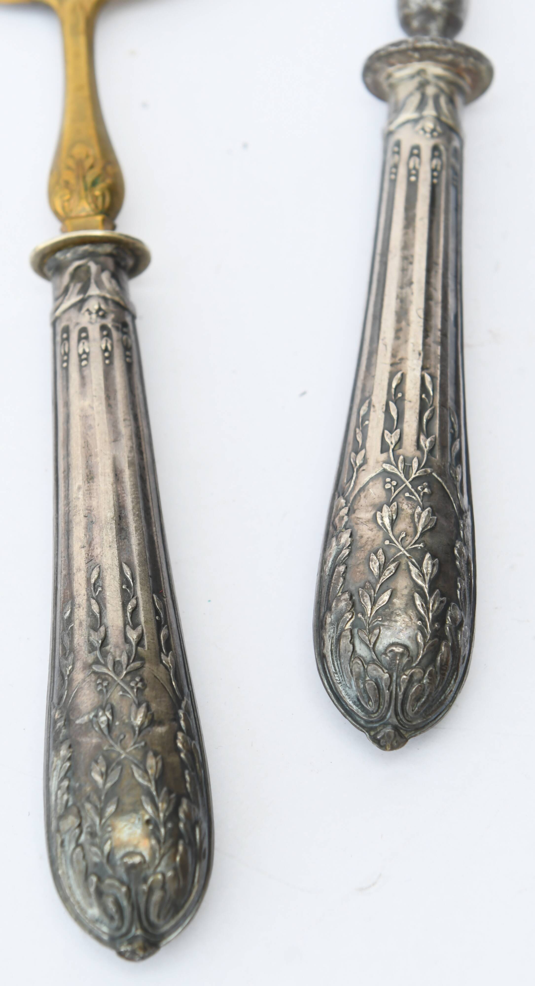 8 servative cutlery in silver metal