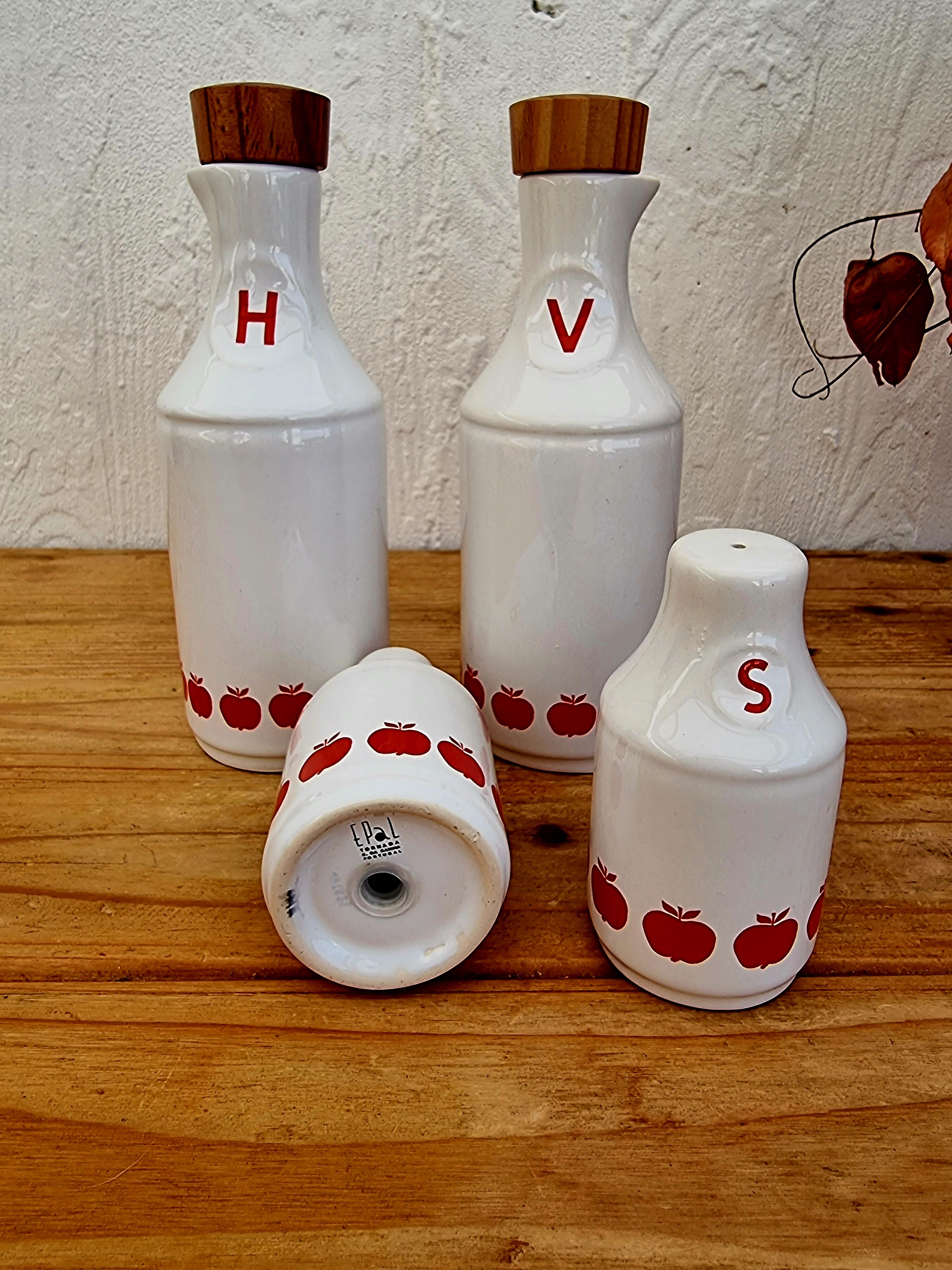 Apple-pattern condiment set