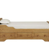 Interior's single solid wood bed, english style