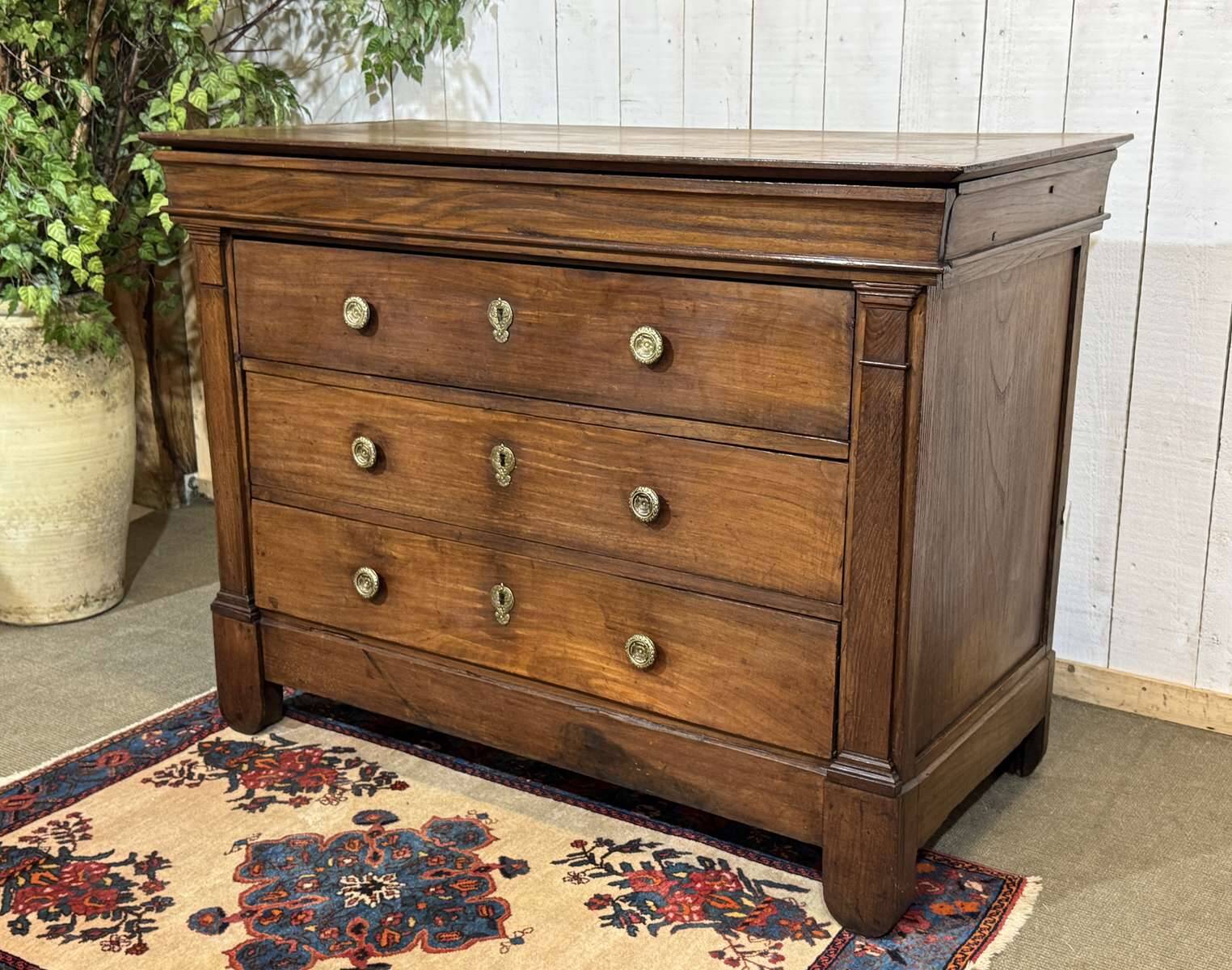 Commode Restauration 19ème en châtaigner